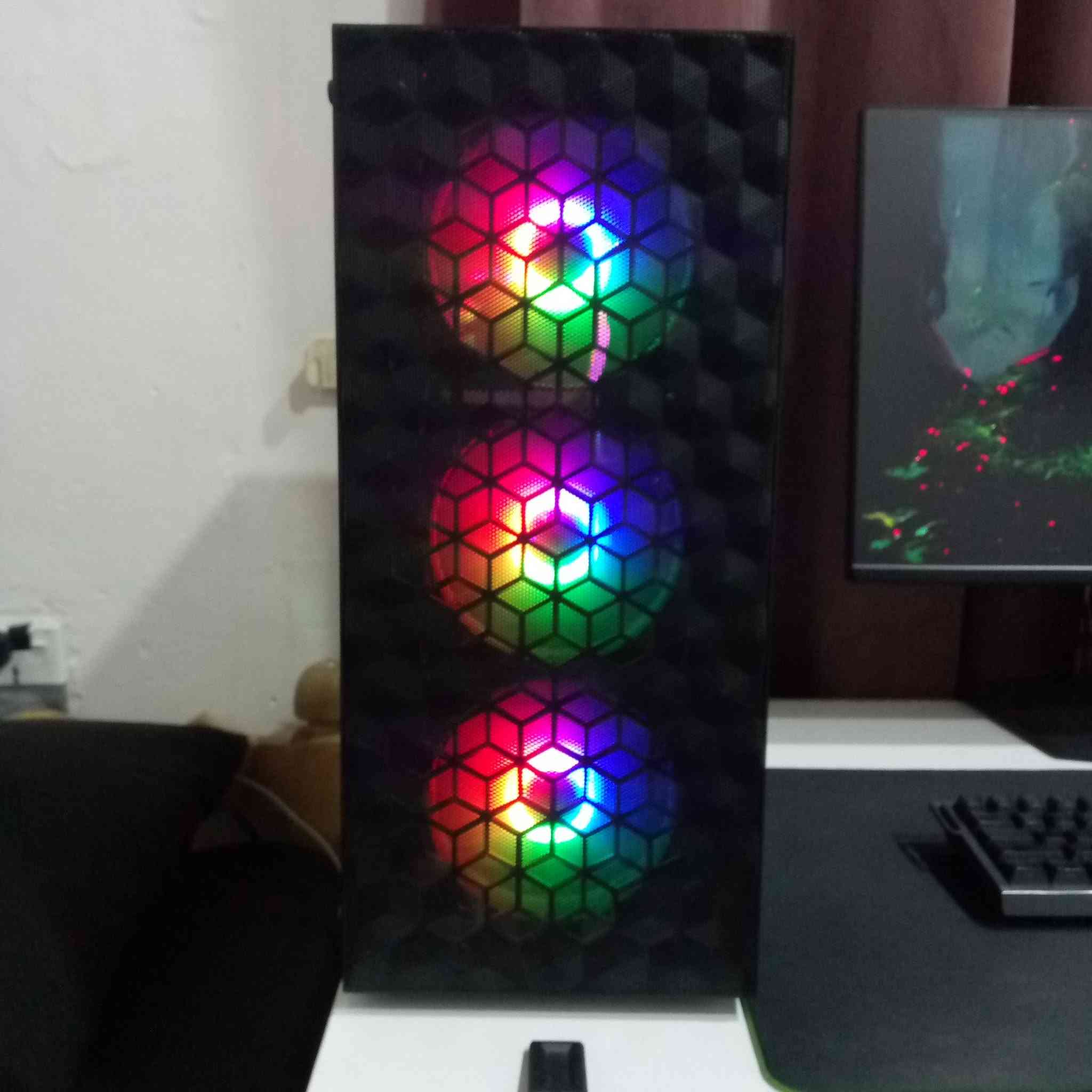 السلام عليكم 

المواصفات 👇🏻
▫️ CPU: AMD RYZEN™ 5 5600 | 6C / 12T
▫️ COOLER: DEEPCOOL® AG400 | ARGB | 120MM
▫️ M.B: ASUS®B450M-A / M.2
▫️ GPU: PNY® GEFORCE® RTX 2060 | 6GB
▫️ RAM: T.FORCE 16GB (2X8GB) | DDR4 | 3600MHZ 
▫️  PSU: LUX ® 750W 80+ BRONZE
▫️  STORAGE: NVME  1T | M.2 
▫️ CASE: MASS  4FAN  | FULL RGB 

▪ السعر: 720,000 دينار
▪ مكاني: بغداد - الأعظمية
▪ التوصيل: بغداد (5 آلاف) | المحافظات (6 آلاف)
▪ رقمي: ***********
