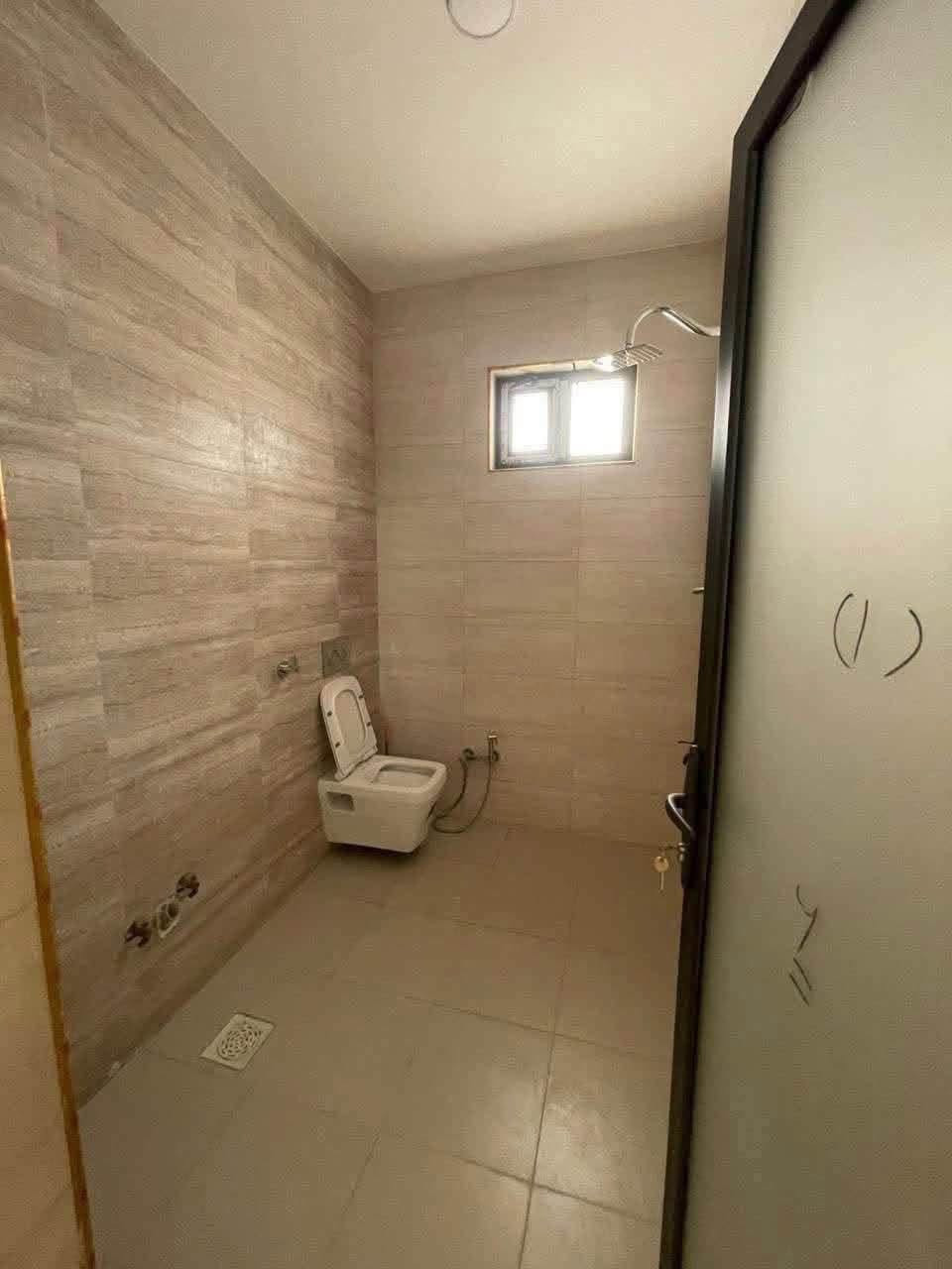 � للإيجار في السيدية — عقار مودرن مميز جدًا 🔥

فرصة مميزة للسكن الراقي ✨

🏠 مساحة 150 متر | مودرن | مدخلين

يتكون من:

🔹 4 غرف نوم

🔹 صالة وهول واسع

🔹 مطبخ

🔹 حولي

🔹 4 خدمات صحية

🔹 كراج

🔹 حديقة خلفية 🌿

💰 الإيجار: 2,000,000 دينار

📞للاستفسار :***********📞***********

#السيدية #إيجارات_السيدية #عقار_للإيجار #بيت_للإيجار #عقارات_بغداد
