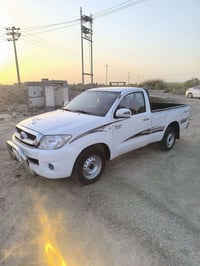 هيلوكس • ٢٠٠٩ • مكفول