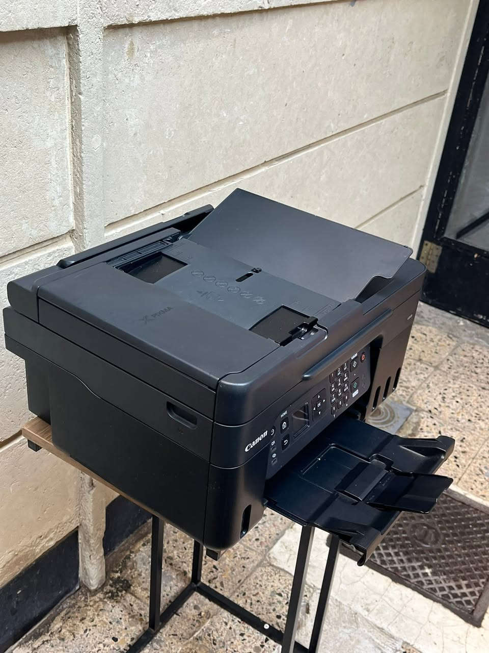 السلام عليكم طابعه كانون G4570 فيدر اسكنر شاشة حقن خارجي مواصفات فول الطابعه ملحقاتها كارتون وكيبل تشغيل الطابعه جديد لوك بلكارتون عداد 55 ورقة الطابعه سعرها 225 الف الشراي يتصل *********** تحياتي
