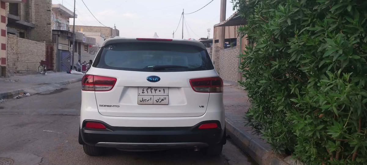 السلام عليكم
سورنتو خليجي محرك 6 سلندر السياره مابيه لا معجون ولا صبغ فقط شخوط بالباب  موديل 2018  
*********** التواصل مع صاحب السياره
