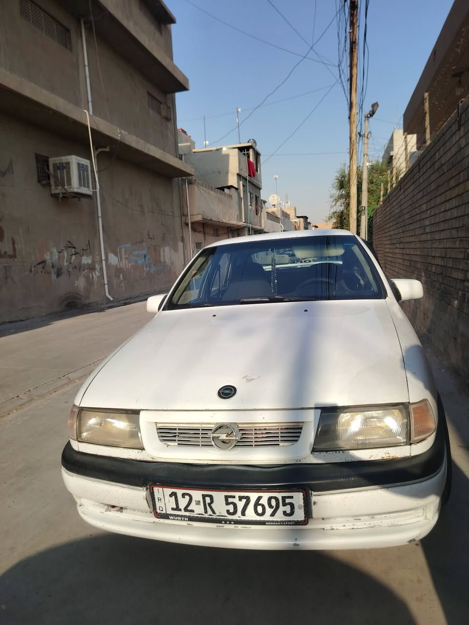 فكترا للبيع موديل 1989 محرك وكير شرط جديد وكير اوتماتيك طخم تايات جديد ويل كب بيها
ظرر يم البك لايت شبر ومن كداد هم شبر فوك الايت باب السايق امطوز اوربي سيارة جاهزة خير من الله شغل ومشي  السعر 36 وبيها مجال شي قليل رقم مسطرة نينوى الاتصال على الرقم (***********)/(***********)
