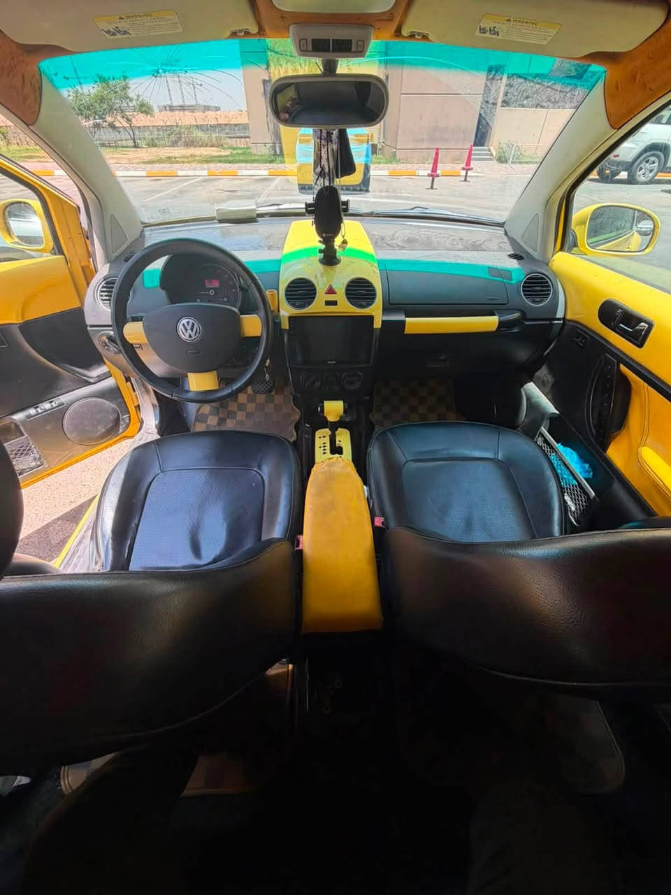 بيتل 2011 رقم بغداد 4 ارقام سيارة حلوة وجاهزة غرفة نظيفة تخم تاير شاشة كهربائيات لايت زنون صدر محرك 2500 يعني 5 سلندر …. نقصها فقط مشط ستيرن
السعر 65 ورقة وبيها مجال  
للاتصال ***********
