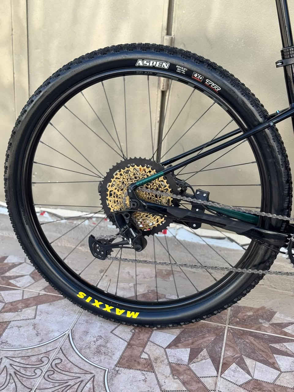 بايسكل / امريكي 

ماركة /Cannondale 

اورجينال

موديل / 2022

المنيوم 

قياس/ ٢٩ 

فريم / M -L

بريكات هايدروليك دبل بستن
‏shimano tektro

ماشة دبل هايدروليك
ماركة / Rockshox Recon
قياس 35 ملم

١ * ١٢ كير 
‏Sram SX

مكينة خلفي 
‏Sram SX

داخل بايدر / براكيت بوش کبس
‏Sram SX

اطارات / maxxis aspen
قياس 29 * 2.25

ديسك / shimano

سكان كاربون

Dropper

بطيخة صوت عالي 

سعر / ٦٤٠$ 

***********

📍مكان/ سليمانية :- بكرجو جديد - قريب جامع احسان

توصيل موجود لي كل محافظات 🚕
