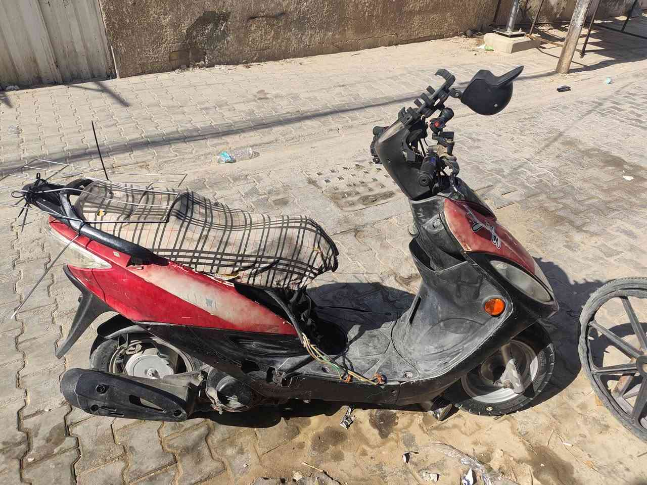 االسلام عليكم كامكو جي فور دراجه اي نقص مابيه كهربائيات سلف بريكات تخبل غراضه موجوده وكامله كله ملاحضه الستاند وشاحنه وسوبايه مو وياهن تايراته  جدد كابريت نضيف دراجه نكره سلف حلوه صالونصه طاكه فقط رايده 200قفلل رقمي ***********بي واتساب
