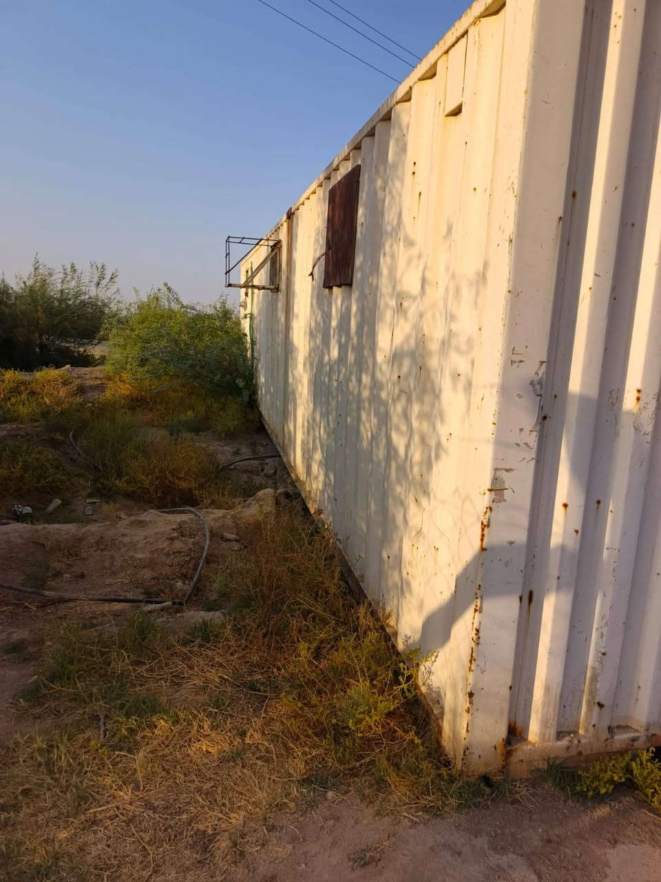 للبيع بستان دونمين على الشط على صدر المغيشي وعلى شارعين  البستان مسيج بي ار سي بالكامل ومزروع اكثر من 100 نخله مختلف الانواع مكتوم وبريم وشويثي وستعمران بالاظافه اشجار تين ومزوع جت يسقي من الشط مباشر مع كرفان بطول 12 متر 
‏‪***********‬‏
***********

نص مكتوب في الصور:
- المطاعم
- معالم الجذب السياحي
- وقود
- شارع ال حبتر
- شارع الشط
- شط الغراف
- نهر المغيشي
