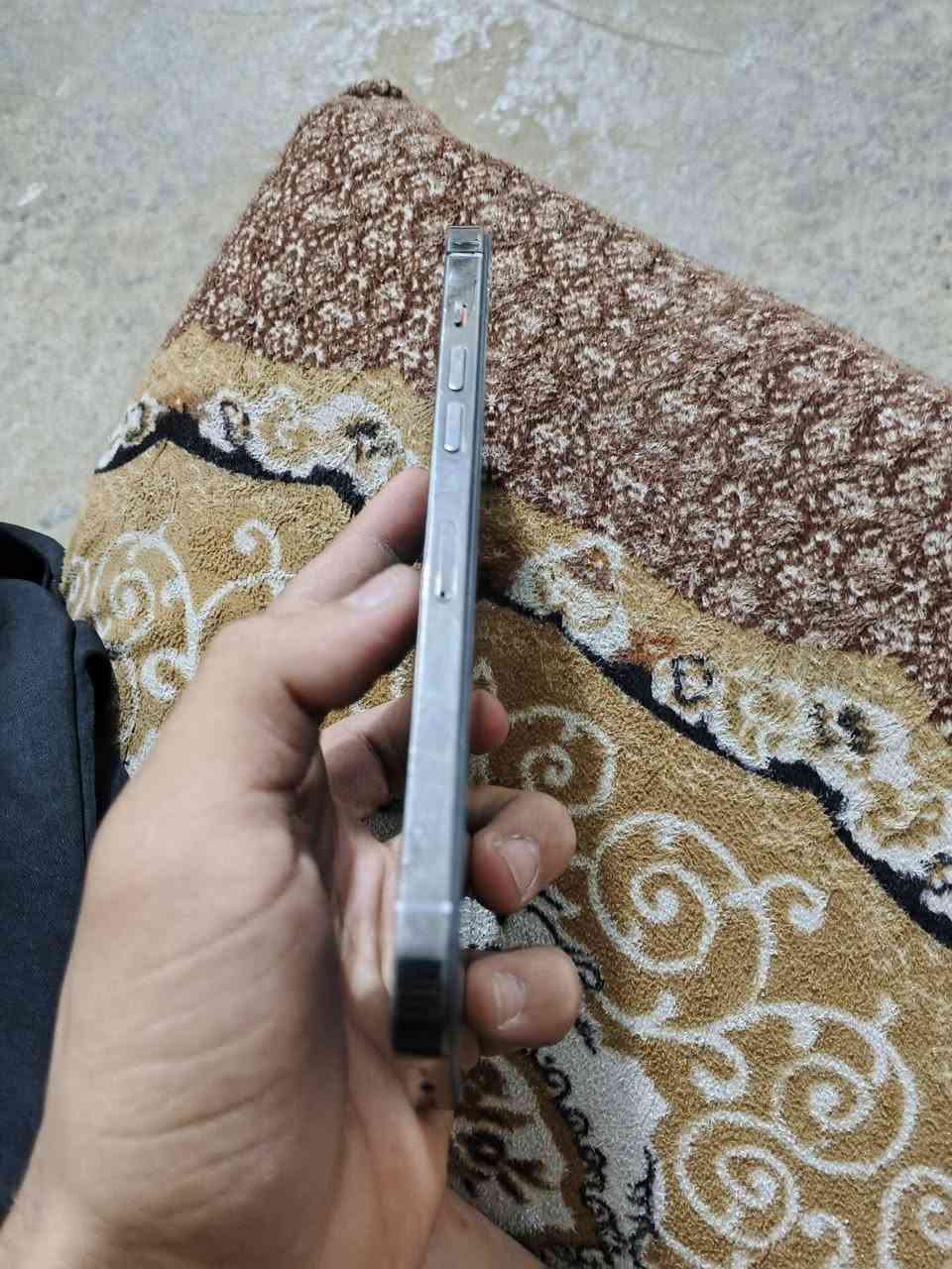 سلام عليكم ايفوان
12برو ماكس لل بيع. جهاز نضيف 

مبدل شاشه اصليه و ضهر 

بطاريه ٨٨ مامرفوعه بلاد 

سعره250 وبي مجال 

رقم الهاتف ***********

نص مكتوب في الصور:
- ١٢:٥٩
- حالة البطارية والشحن
- رسالة مهمة حول البطارية
- غير قادر على التحقق من أن هذا الـ iPhone يحتوي على بطارية أصلية من Apple. قد لا تكون التفاصيل الواردة من هذه البطارية دقيقة.
- لمعرفة المزيد
- الحد الأقصى للقدرة
- ٨٨٪
- هذا قياس لقدرة البطارية مقارنة بقدرتها عندما كانت جديدة. قد تتسبب القدرة المنخفضة بتقليل ساعات الاستخدام بين عملية الشحن والأخرى.
- أقصى قدرة للأداء
- الـ iPhone غير قادر على تحديد عمر البطارية.
- شحن البطارية المحسن
- للحد من استنزاف عمر البطارية، يتعلم الـ iPhone من عادات الشحن اليومية، بحيث ينتظر ولا يتجاوز ٨٠٪ حتى يحين موعد حاجتك إلى استخدامه.