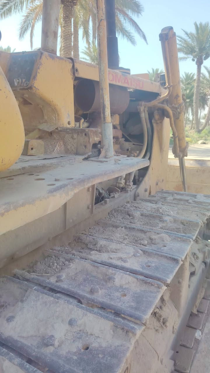 السلام عليكم بلدوزر كوماتسو 65 موديل 85 جاهزة للبيع تلفون 📱 ***********
