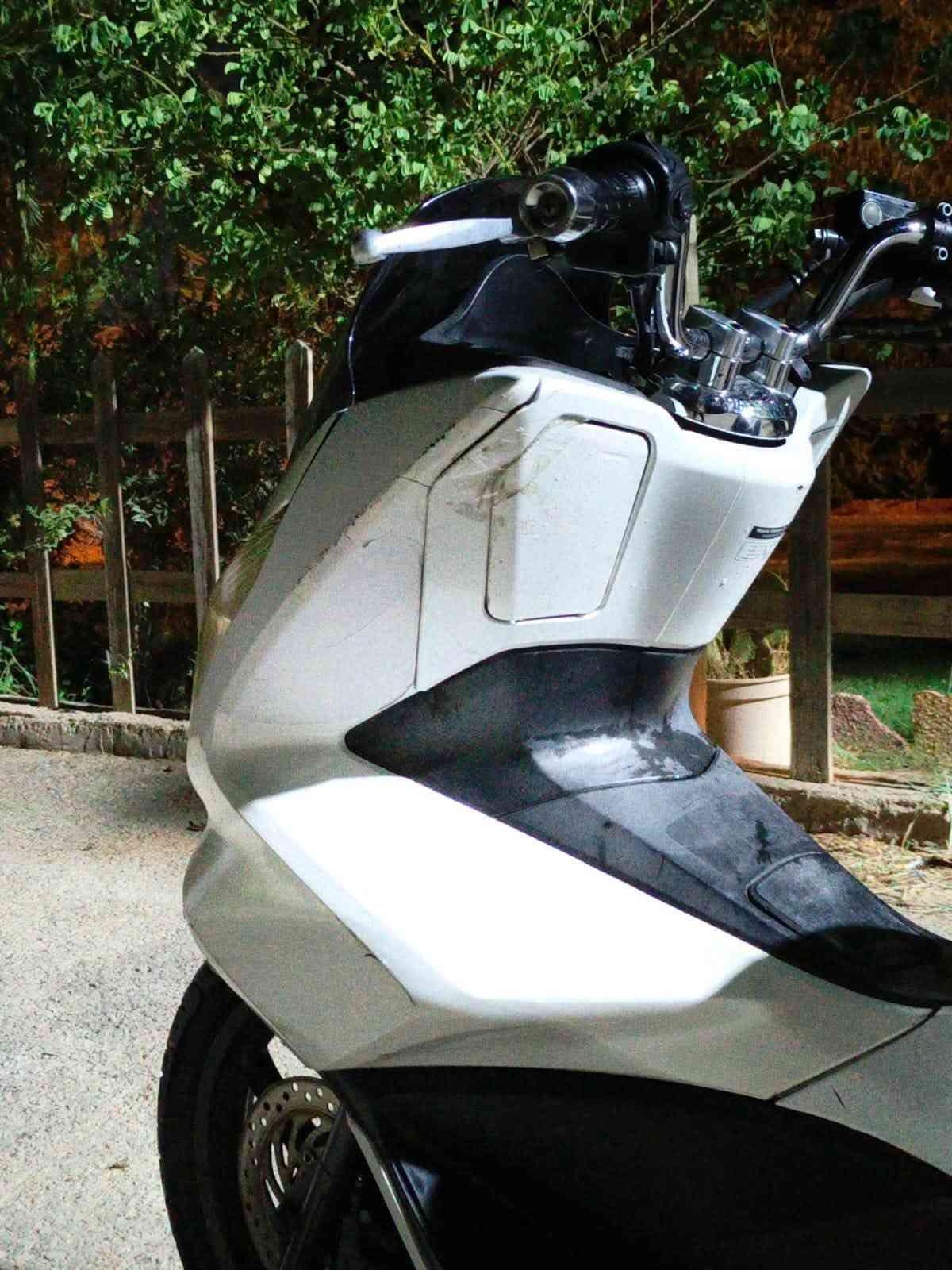 السلام عليكم 
دراجة PCX جيل ثاني بصمة مكينة 150ccدراجة خير من الله حساس ازدحام A استان حساس نقص بريك أمامي اللون ابيض صدفي مميز ماشية 36 حقيقي السعر 10$
رقم الهاتف *********** مكاني بغداد حي اور سبع قصور
