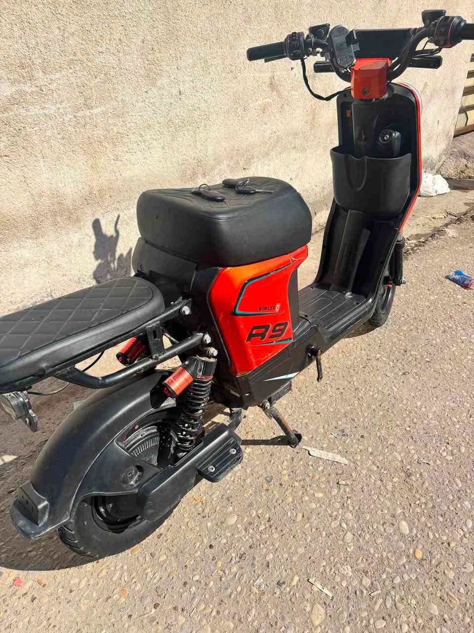 دراجه R9نضيفه جدن كلشي شغال بيها البصره المعقل 5ميل ملاحضه مابيها بطاريات سعرها200 الرقم ***********
