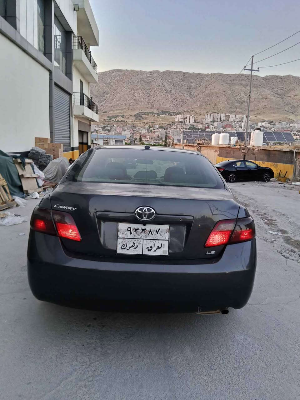 تويوتا كامري موديل ٢٠١١ محرك ٢،٥
كير ومحرك وتبريد بشرط
رقم دهوك تحويلها بشرط 
سياره بيها ثلاث قطع صبغ 
جاملوغين امامي مع بونيد
جاملوغ يم سكن بيها دواخل شويه
بعدين سياره كلها بشرط 
روح للترايي من دهوك للبصره
سياره جاهزه ألف مابيها مصرف
مكانها دهوك داخل دهوك 
سياره بيها تحكيل شويه تكحيل 
لونها نفطي تقريبا 
سعرها ٨٧ ورقه ونزل ٧ غرامه 
*********** بيها واتس اب دهوك, العراق
