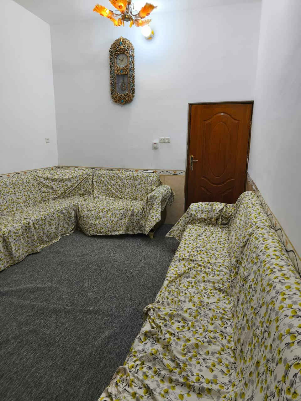 دار للبيع حي السلام منطقة ال75 مساحة 100م طابقين 3 غرف منام مع ملحقات للاستفسار اتصال او مراجعة مكتب الروان للعقار سايدين سلام غري مجاور انشائية الجاكوج ***********
