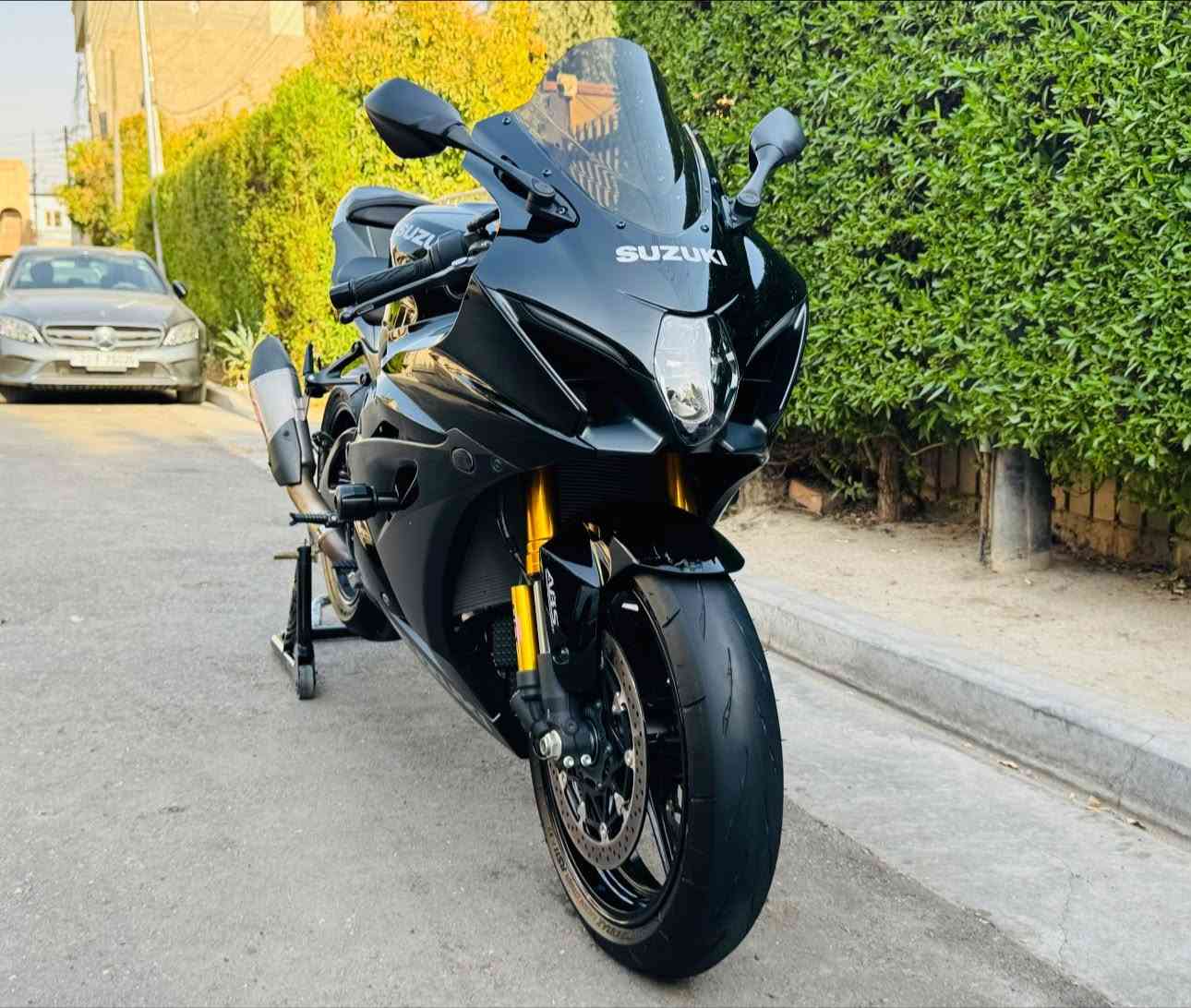 سلام عليكم 
لبيع سزوكي جكسر موديل 23 1000RR
دراجه كفاله عامه دخول قبل شهر 
امريكي كلين بدون حادث صور مزاد موجوده
ماشيه 3000
عليه صلنصه يوشيمارا اصليه 
سلايدرات سيفتي 
واقيه زنجيل كاربون 
دوساات كاربون 
وعليه بعد اضافات 
3 مودات قياده 
تركشنات 
          بريكABS            
الموقع بغداد المنصور 
*********** واتس
