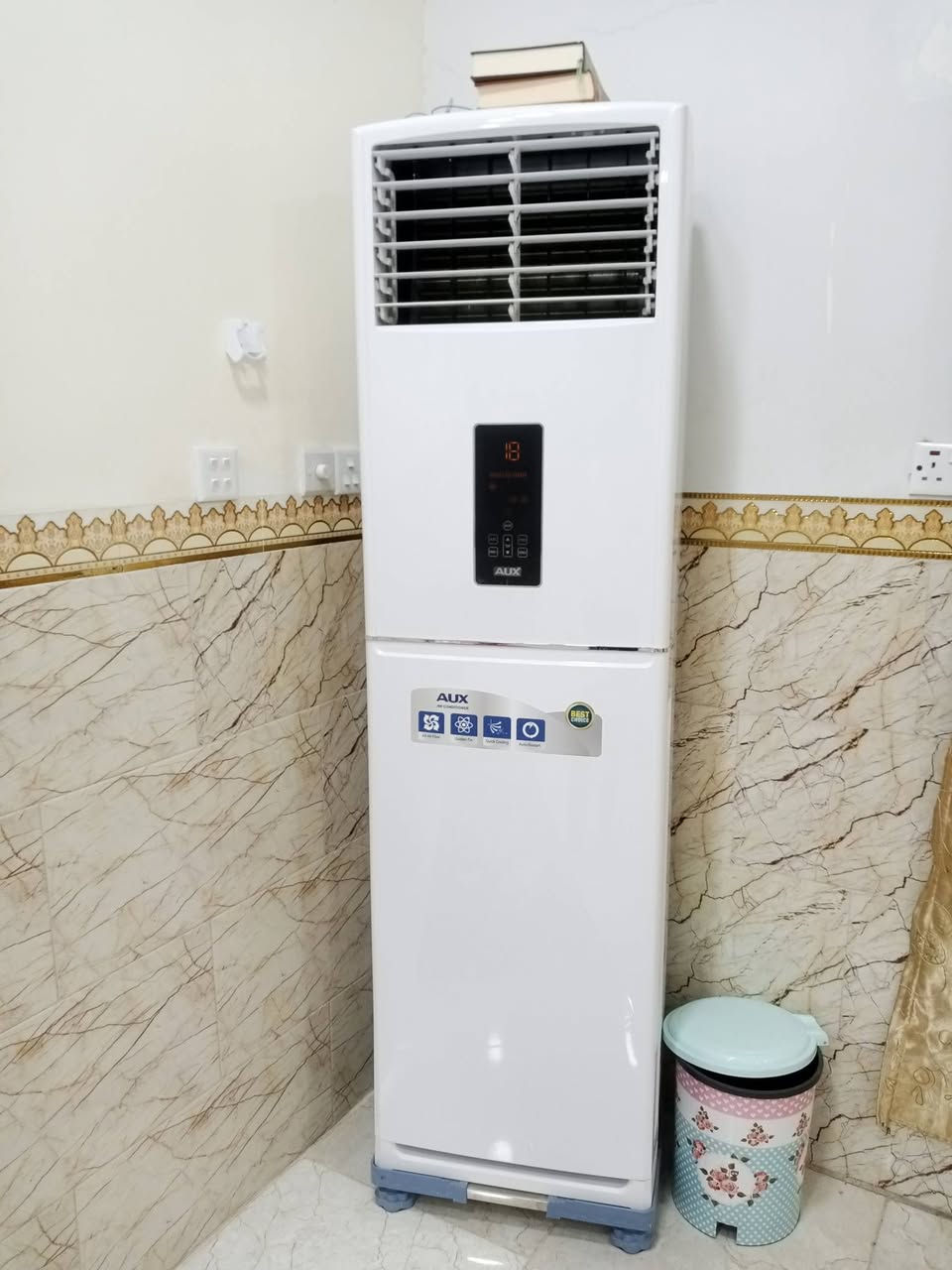 سبلت كنتوري للبيع 2 طن جديد ونظيف مستخدم سنه لا مصلح ولا شي يبرد ثلج وخير من الله الاتصال على الرقم *********** أو تفضل على الخاص
