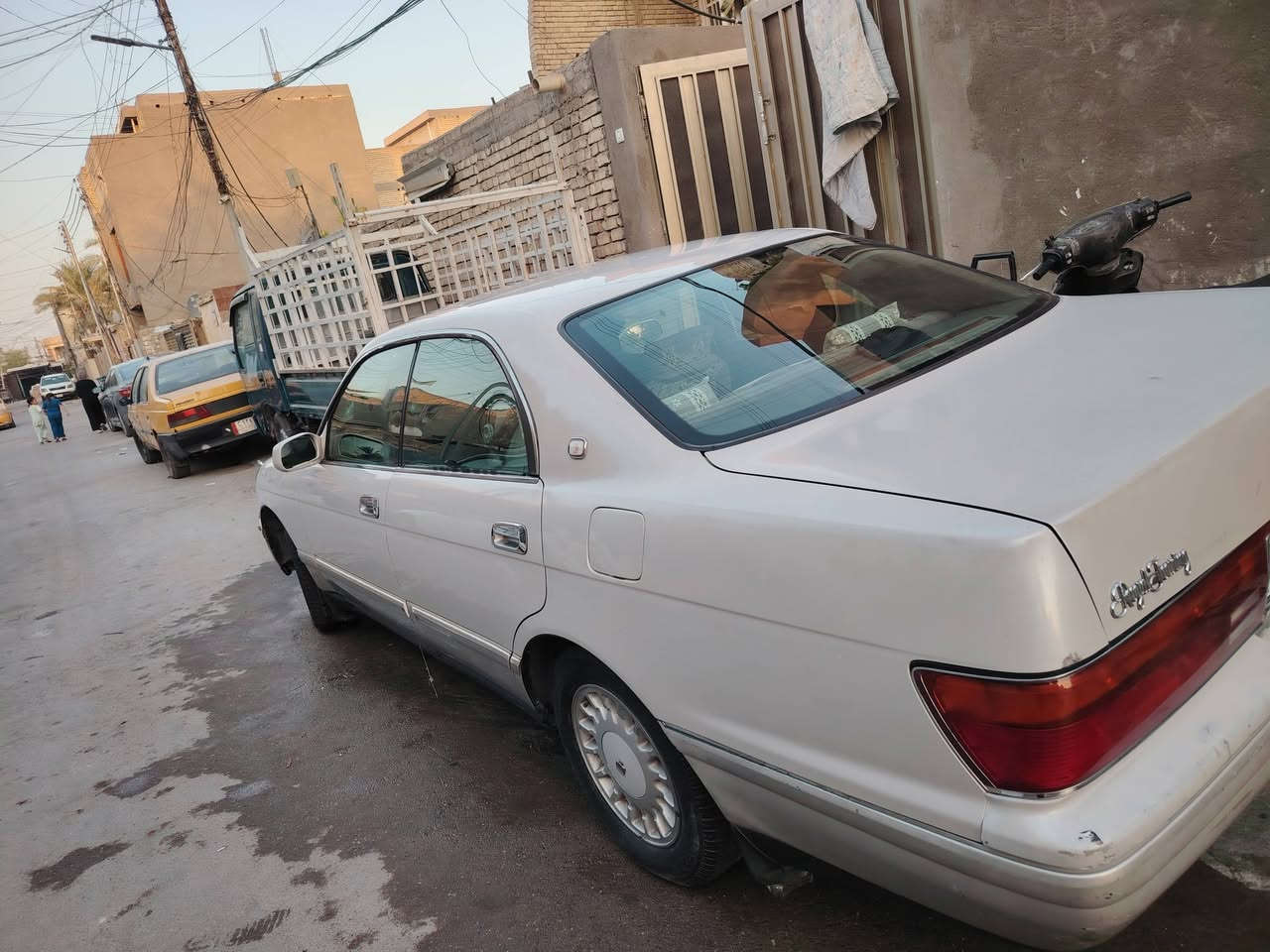 االسلام عليكم تويوتا بطه مديل ٩٣ ابيض لؤلوي مكينه ٢٥٠٠ ديكور كفاله عامه فقط الجامع الامامي جه السايق بي صبغ تبريد شغال ب٦٥  منفصل وبيه مجال حك الجيه رقم بغداد رقم نكليزي السنوية لغايه ٢٩
***********
