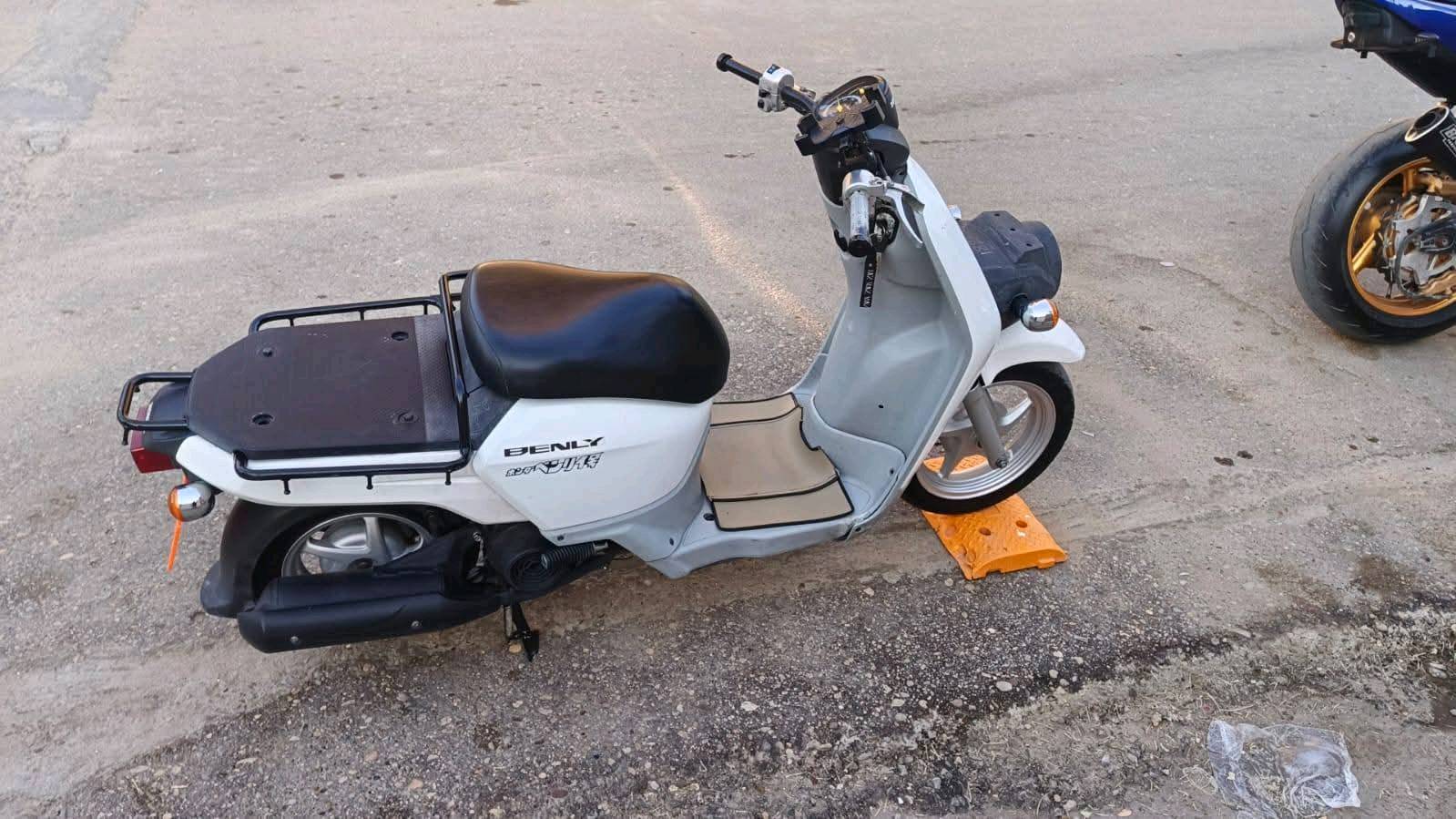 للبيع بيكم 60 حديث نوزل دراجه جديده صا لها اربعه اشهر من منزلها ما بيها اي خلل كهربائياتها كلها شغاله 
لايت زنون بغداد مدينه الصدر 
***********
