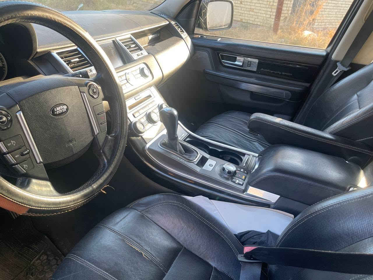 للبيع فقط
رانج روفر سبورت HSE 2011 luxury فول رقم بغداد
محرك 8 سلندر بدون سوبر
بيه قطعتين صبغ
السياره عليه ادامه كامله 
تايرات جديده 
فيت بم جديد
جكات وماطور جكات والكفر مال ماطور  
بلكات جديده نوزلات جديده
منضومه تبريد جديده
حته فلاتر شوت مبدلهن
صارف عليه اهواية لتقارنه بغيره 
حته الجكات مال بنيد شاد جدد 
كله بكراج الفين يم مركز حجي عمار
السياره حالياً الكير ديبوش مع العلم قبل فتره شادله كير ما اعرف مشكله كهربائية او ميكانيكيه اني ابيع كير كايم سعره 10 اوراق يم حجي عمار بكراج الفين
السعر 105 
***********
