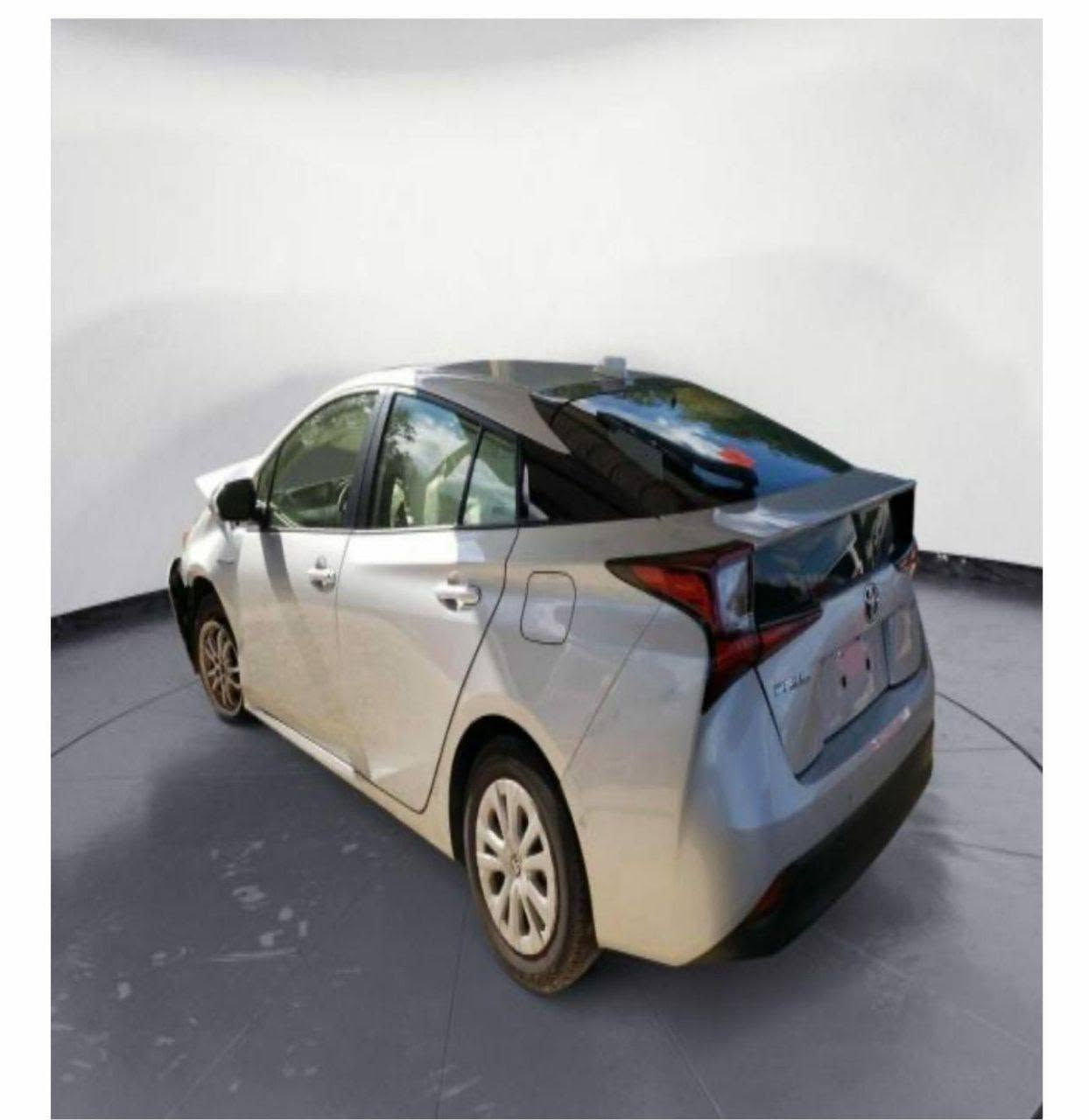 Toyota Prius Hybrid 2022
السلام عليكم 
للبيع تويوتا بريوس هايبرد موديل 2022
ماشيه 73 الف كم 
السعر 120 ورقة 
الموقع بغداد 
للتواصل على الرقم *********** 
السيارة جاهزة
الي حاب يشتري يتفضل يتصل وإن شاء الله منقصر ويا
