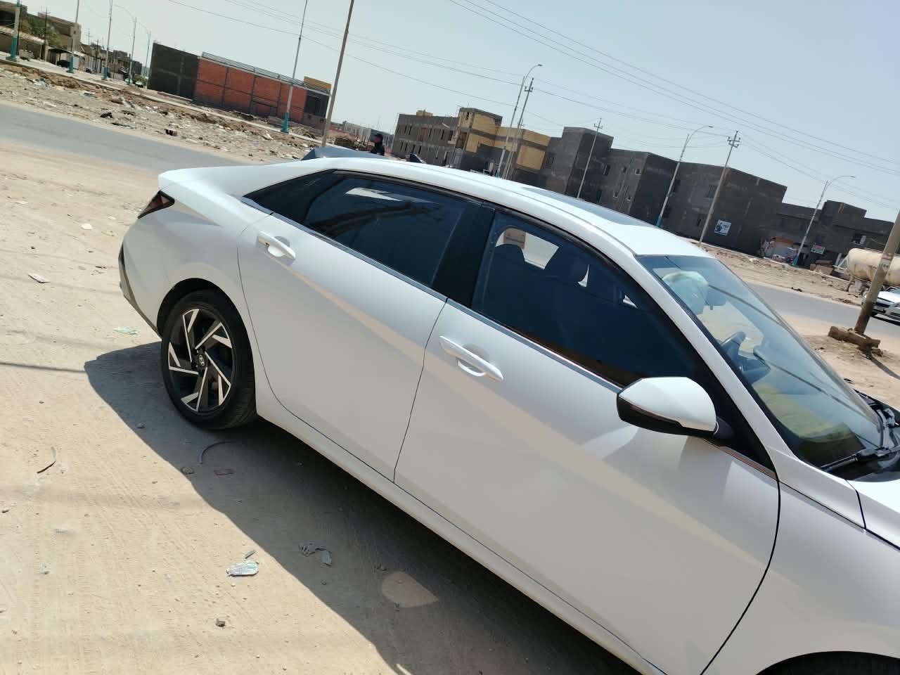 النترا خليجي
24
مكفولة
ممكن تذكرلي بالضبط شنو الفئة/النوع مال الإلنترا؟ (مثلاً نص فل/فل كامل أو اسم الفئة إذا موجود): 
فول فتحة سقف
شكد ممشايتها حالياً؟ وهل الاستخدام شخصي لو تاكسي/شركة؟: 
استخدام شخصي  ماشية 67
وين موقع السيارة هسه؟ (المدينة/المنطقة) حتى الناس تعرف مكان المعاينة: 
سماوة 
هل بيها أي صبغ أو حوادث أو بدل قطع، ولو بسيطة؟ وإذا أكو، وين بالضبط؟: 
مكفولة بدون اي ضربة او اي صبغ