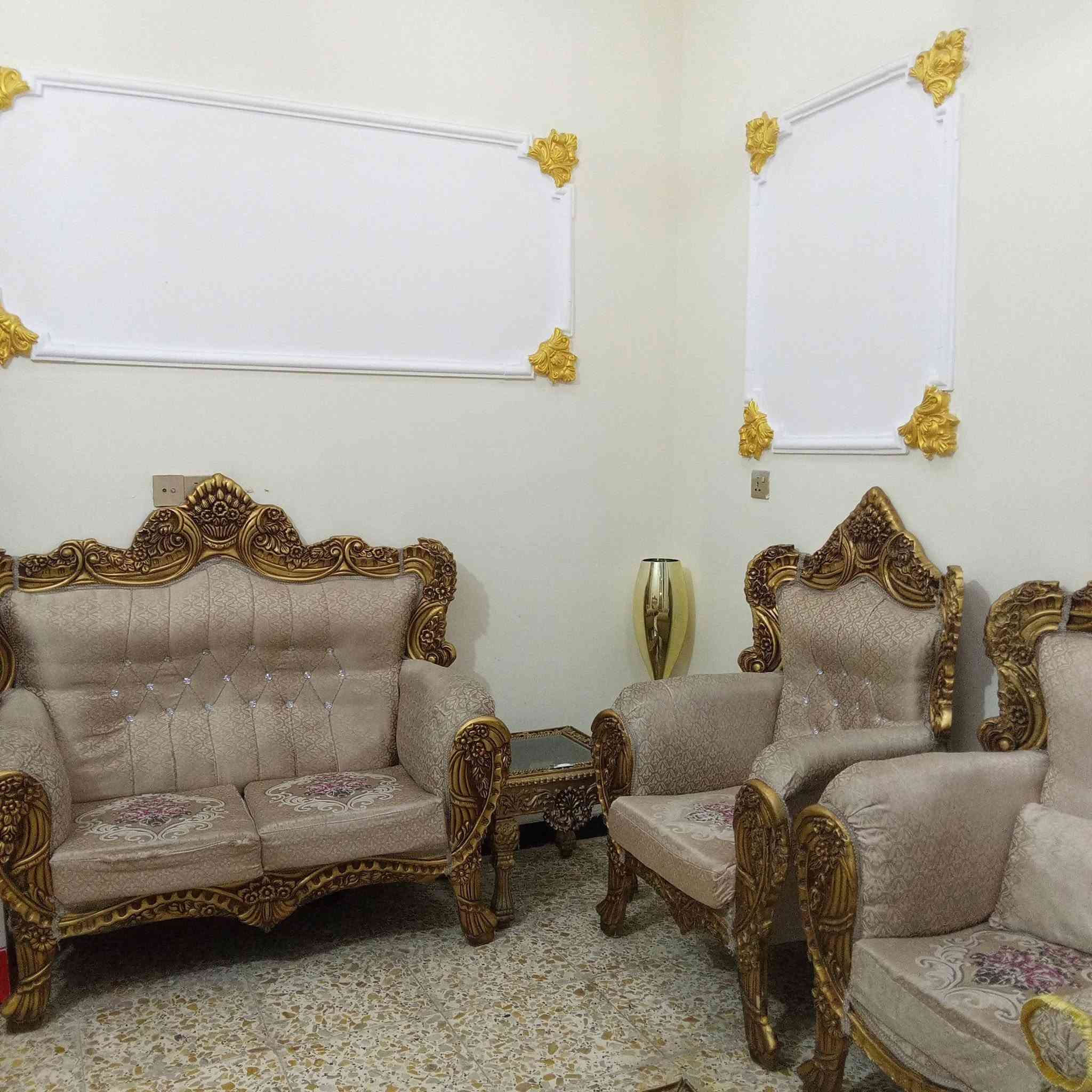 ١٠مقاعد • نضيف ١٠٠٪ • مع كوشات