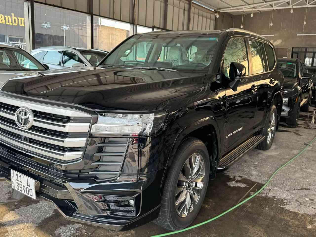 السلام عليكم لاندكروز وكالة SAS بعده بضمان الشركه موديل 25 GXR تنفس طبيعي ماشيه 20 على وضع الوكاله مغلفه كله ppf خاليه من اي ملاحضه بأسمي تحويل مباشر السعر 72500 موقعنا معارض البياع معرض الاصدقاء ***********
