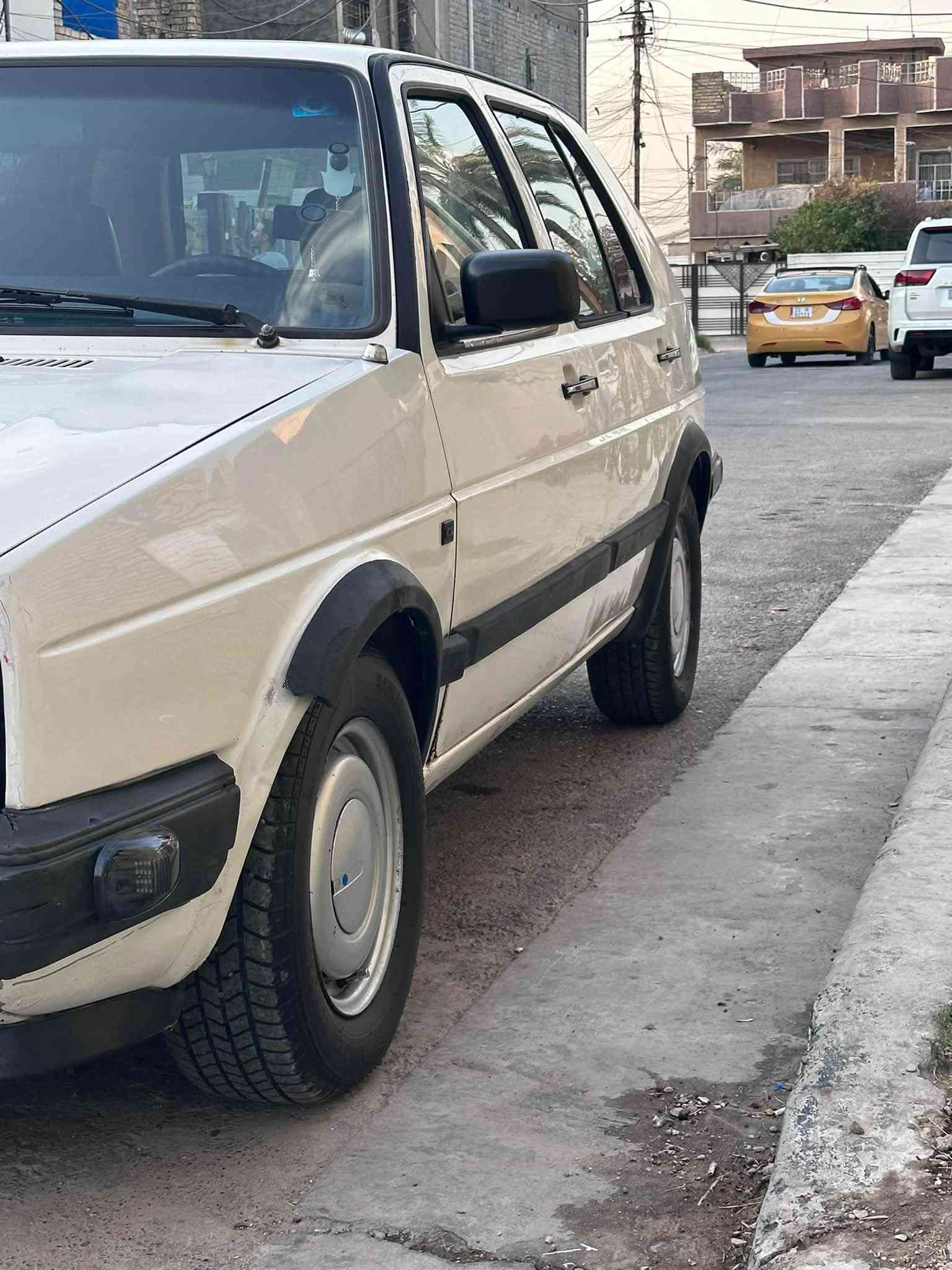 🔥 للبيع — فولكسفاغن كولف عضم 🔥
🚗 موديل 1991 | سيارة بلادية | كير أوتوماتيك
⚙️ مكينة 1800

المواصفات والتجديدات:
• كير ومكينه جديد شادهن
•تخم تاير جديد
· سلف جديد 
• فيت بم جديد
• دبة ماي جديدة
• مكاين جام جديدة
• دوش جديد
• راديتر جديد
• منظومة بريك جديدة
• صدر أمامي جديد
• صدر خلفي جديد
• بلكات جديدة
· كل الغراض الي شادهن وصولاتهن موجوده من حجي ليث ✅

📍 الموقع: بغداد

✨ سيارة مرتبة ومتعوب عليها 

📞 للاستفسار:
***********
