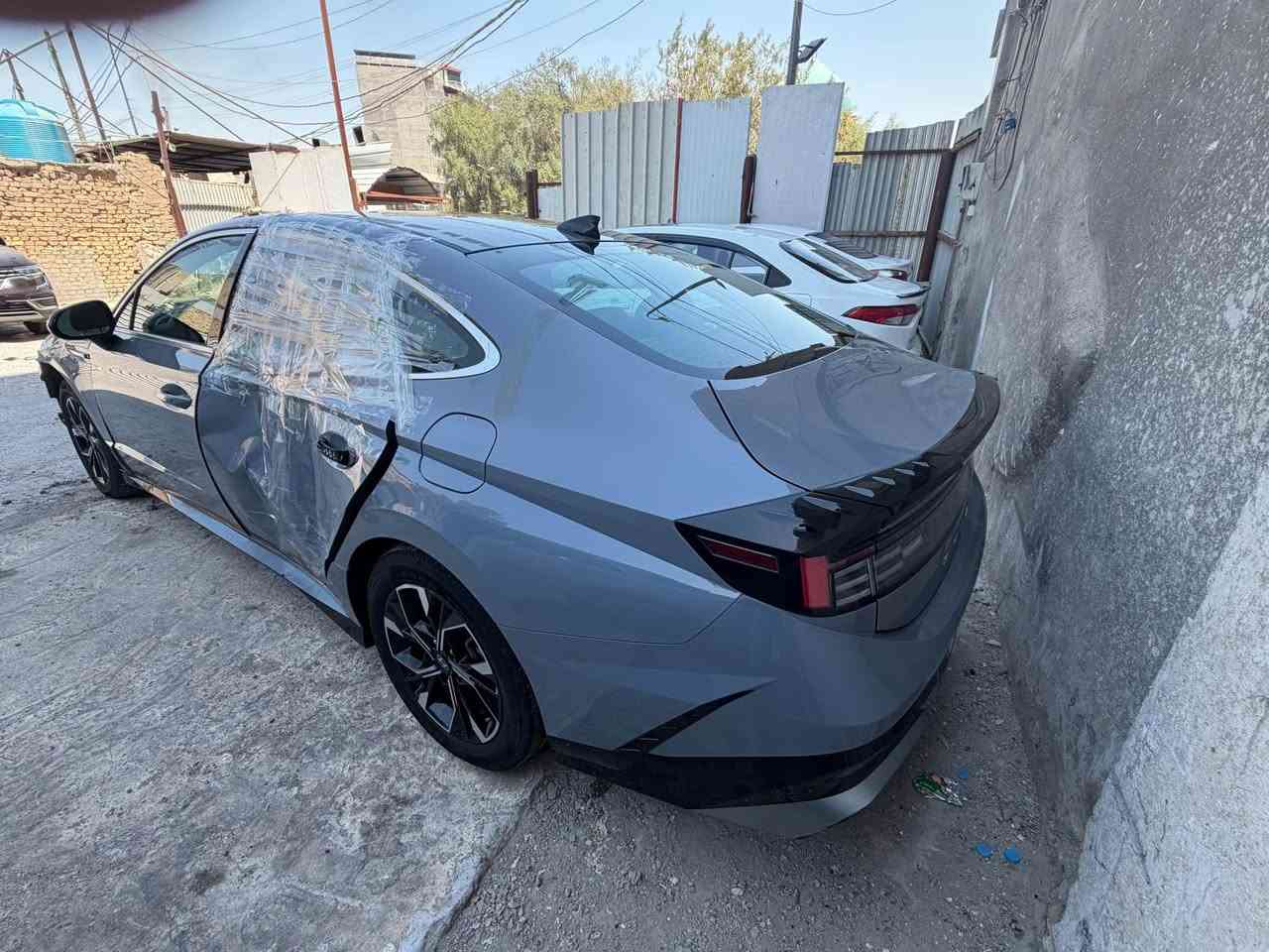 سوناتا 2025 SEL Sonata لون سموك اسمنتي ⭐️

السعر 137$ وبي مجال ✅ بدون شاصي و دواخل مكفولة ✅

السيارة على وضعها كما موضح بالصور فقط بدلت باب مال سايق نفس اللون ✅ 

وايرباك راجع سستم مبدل دركة ورجل مطاكة مال تفصيخ اصلي وراجع سستم نفس الاصلي ✅

حادث امريكا موجود بالمنشور ايظا … ✅ 

رقم كاتي السيارة مكمركة وجاهزة فقط بدون رقم يكلف 10 ورقات شمالي تحويل مباشر باسمك ✅

التبريد والراديترات كلها سليمة وتشتغل وتمشي من امريكا ✅ 

لايتات شغالة ✅ 

حدادية جاهزة ✅

ايرباك سستم بلادي ✅

………………………………………………………………………….

فول السيارة SEL عدا الفتحة ماشية 35 الف 

لون سموك او اسمنتي الحديث 

محرك بانزين 4 سلندر 2500 GDi تنفس طبيعي 

بصمة 

كير تعليك الحديث 

بصمة ابواب 

بصمة جنطه مع حساس اوتو 

تشغيل عن بعد

لد امامي خلفي 

نقط عمياء 

رادارات امامي خلفي وجانبي 

كشنات كهرباء 

كشنات تدفئة امامية 

تبريد بيانو لمس شاشه منفصل 

عدادات الكترونيه متغيرة 

شاشه متصلة حجم كبير تدعم ابل كار بلي 

كامره خلفية دقه hd 

اوتو هولد 

سايد بريك اوتو 

فول تحكم ستيرن 

مع قياده ذاتيه ذكية 

شفتات ستيرن 

لايت 3 عدسات 

مود درايف متغير وضعيات قيادة متعددة

السعر  مناسب : 137 $‼️ 137 $ ‼️ 🔥🔥

مكاني بغداد الاعظمية للاتصال *********** بغداد, العراق
