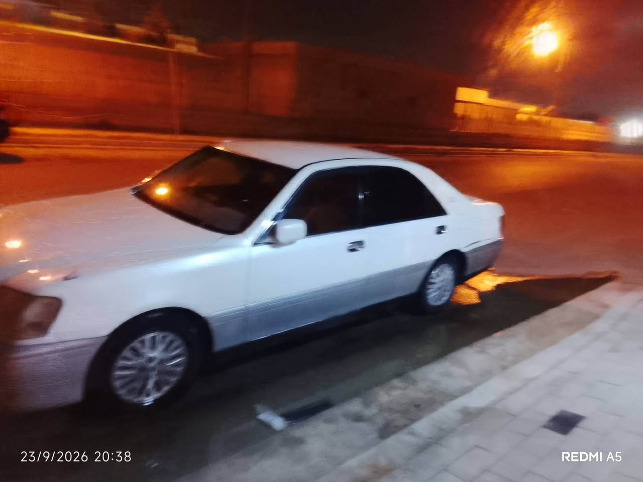 سلام عليكم سياره ادوات كصتين سعر 27مكينه كير حداديه ما  عده تبريد *********** سياره حلوه  متومه وكامله

نص مكتوب في الصور:
- 23/9/2026 20:39 REDMI A5
- 23/9/2026 20:38 REDMI A5