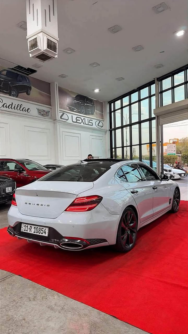 للبيع: جنيسيس G70 برستيج سبورت 2022 (V6 Twin Turbo)
 المحرك: 6 سلندر 3.3L توين توربو 🚀
 المواصفات: بانوراما، كشنات جلد (تدفئة وتبريد + خزن)، رادار أمامي، 5 كاميرات.
 العداد: 49 ألف كم.
 الرقم: بغداد باسمي (حرة).
 الضرر: دعامية فقط + بارد مكانين بسيطات (بدون إيرباك).
 الموقع: بغداد - الكاظمية.
 رقم التواصل: ***********
 السعر المطلوب: 230$ (230 ورقة) ومجال بسيط جداً.
🛠️ تفاصيل التعديلات والتزويد (شغل أمريكا - Stage 2+)
السيارة مجهزة بأعلى وأرقى القطع الرياضية (فرق قوي جداً عن الستوك):
1. دبل شوطة Takeda: بسعر 800$
2. داون بايب مع سيستم إكزوز ARK Performance (تحكم بالصوت): بسعر 2,400$
3. أنتركولر رياضي IMR: بسعر 1,100$
4. بولي رياضي: بسعر 250$
5. عطاس توربو (Blow Off Valve): بسعر 500$
6. بلكات ريسنج: بسعر 180$
7. نوزلات ريسنج: بسعر 1,000$
8. سبرنغات / دبل رياضي ARK Performance: بسعر 500$
9. برمجة ECU/TCU في أمريكا: بسعر 1,500$
💰 مجموع كلفة التزويد والتعديل: 8,230$ (أكثر من 82 ورقة).
