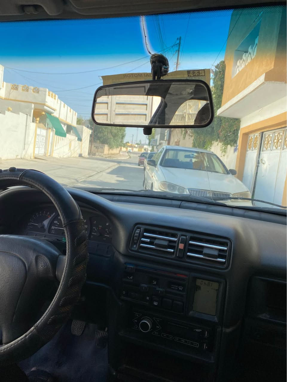 اوبل فكتر موديل ١٩٩٣ 
مكينة 20 كير عادي بشرط
 سلايد كهرب شغال
جامات كهرب شغال
قايش عريض
سيارة بدون ضربة
الكشنات والبيبان كله بلادي  
مصبوغة عام بس تحتاج بوليش 
حدادية الورة و كدام 100%
باتري جديد 
فيت بم جديد 
صدر دسكات بوشات كلها جدد
لاصرف لا نفخ 
بشرط التحويل 
سنوية ساقطة 
عليها ١٠٠ الف غرامة
33 بيها مجال
*********** أربيل, العراق
