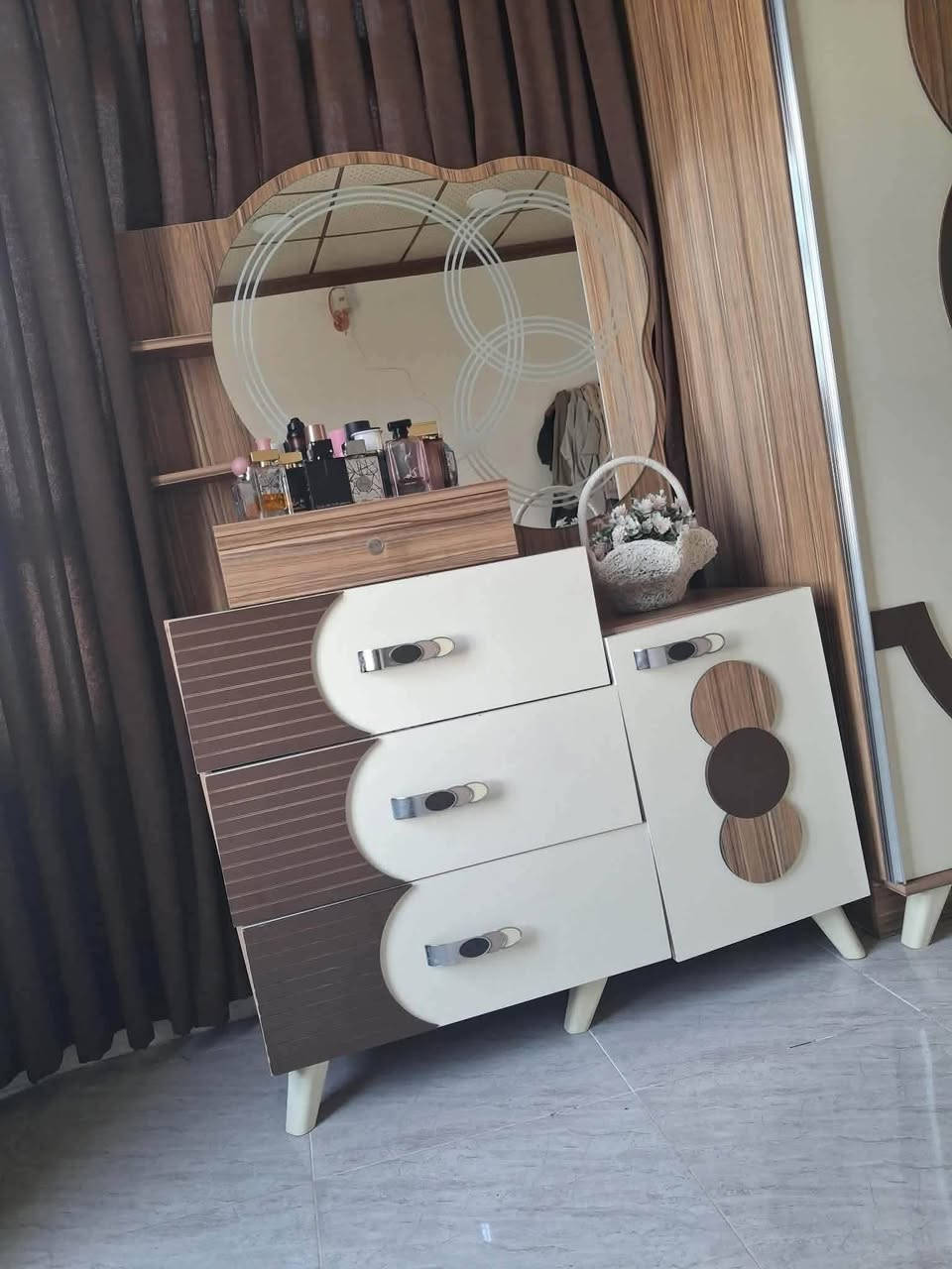 غرف نوم ٥ قطعه سعر خاص *********** واتساب
