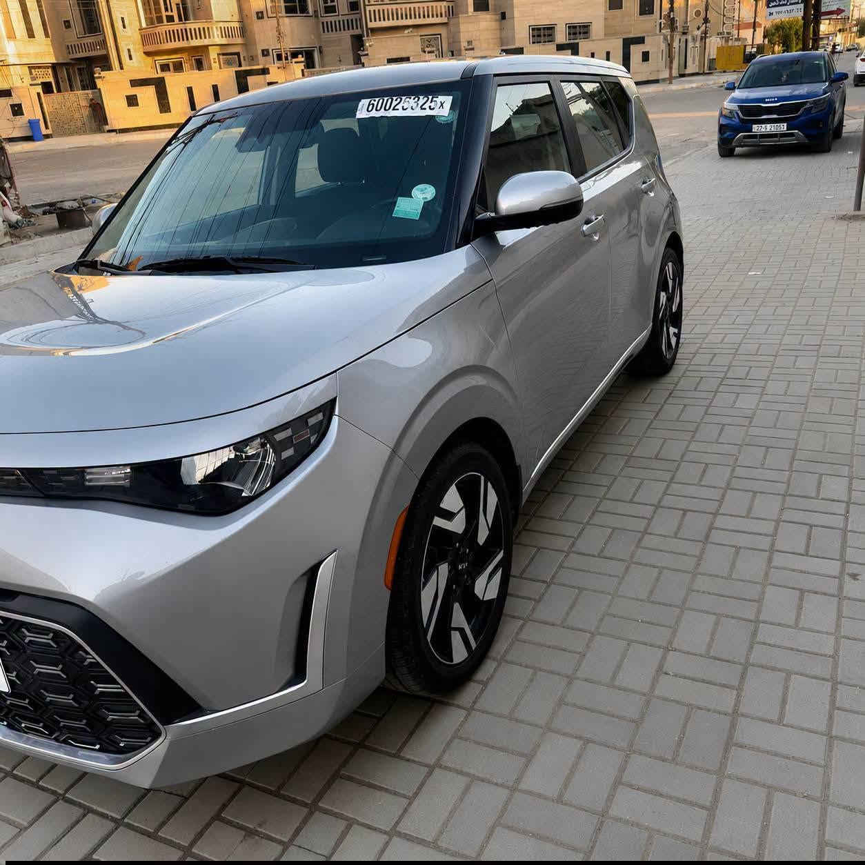 🚗 كيا صول موديل 2023 جي تي لاين فول 1/1 رقم اربيل باسمي تحويل ثاني يوم 

🔧 المواصفات الفنية:

 • المحرك: 4 سلندر سعة 2.0 لتر
 • القوة: حوالي 147 حصان
 • نظام الدفع: أمامي (FWD)
 • الوقود: بنزين
 • صرفية وقود قتصاديه

 • شاشة كبيرة 
, فتحه 
 • بلوتوث
 • كاميرا خلفية
 • مكيف هواء
 • تحكم بالمقود
 • أنظمة أمان (ABS – ثبات إلكتروني – مانع انزلاق)

📊 تفاصيل السيارة:
▪️ الموديل: 2023
▪️ اللون: سلفر
▪️ الممشى: 25000
▪️ الحالة: دعاميه فقط 
▪️ الاتصال على الرقم التالي ***********
▪️ بغداد البلديات
