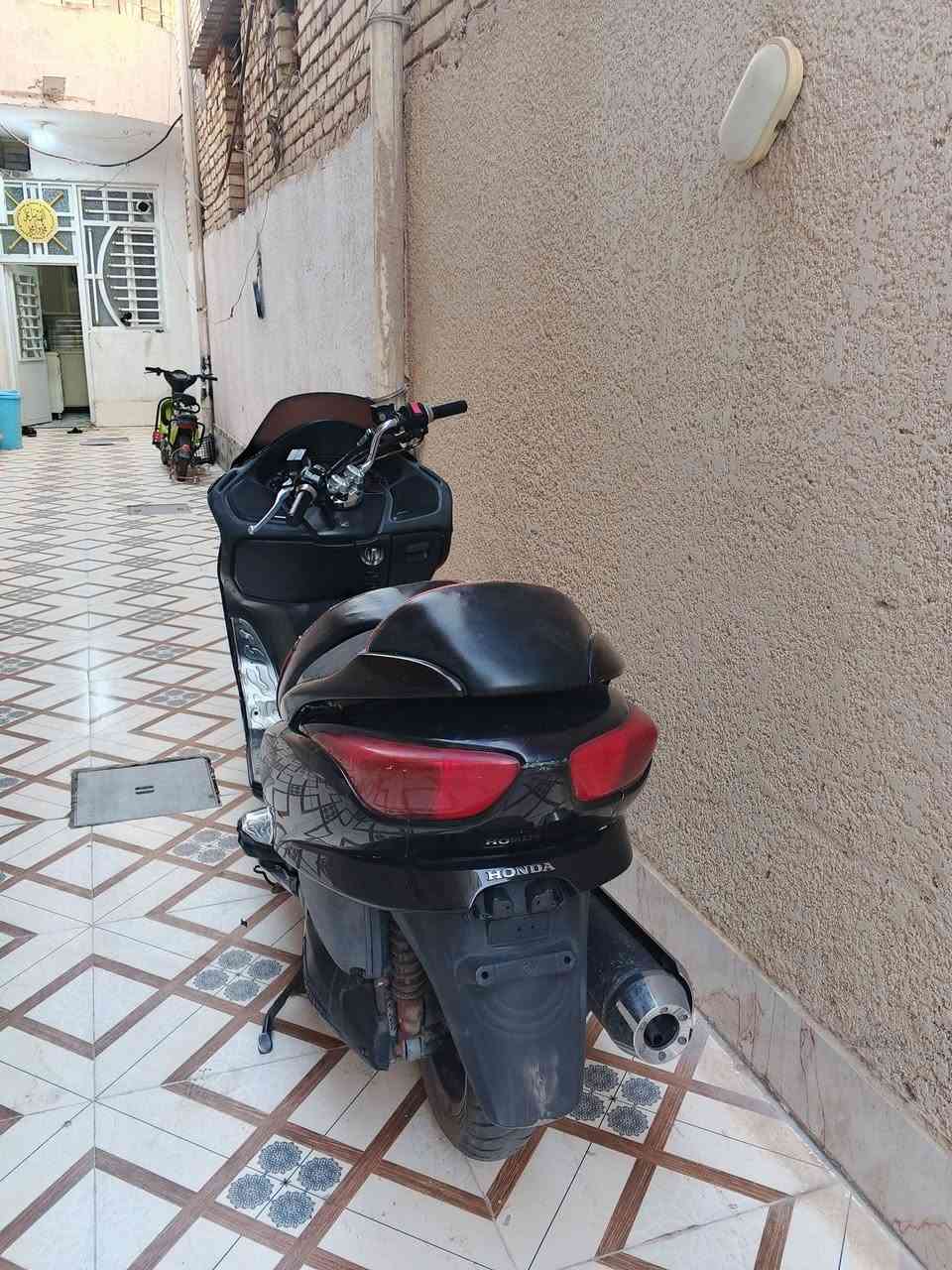سلام عليكم
فورزا 09 للبيع 

دراجه كفاله عامه 

مطلعينها بيدنه وكيل 

ماشيه 50 الف حقيقي 

مكينه برغي ما مفتوح بيها 

دراجه بس كفراتها شوي تعبانه 

كهربائيات كلها شغال 
كير شغال 3 تحويلا 7 نمر

سعرها 1100 

شراي يتصل 

***********
