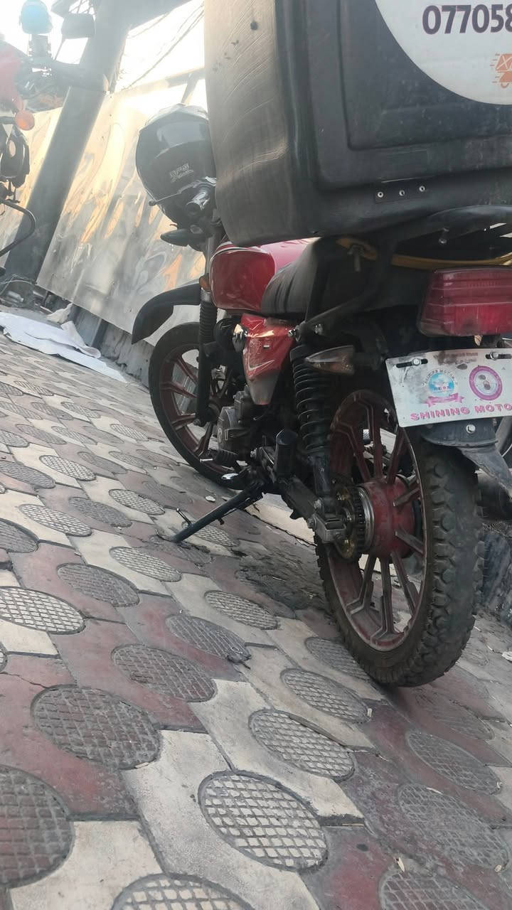 يدراجه شانك البيع محرك نظيف برغي ما مفتوح بيه دراجه نقصه شي قليل وراق ما بيه سعره ٦٠٠ بيه مجال شي قليل ***********
