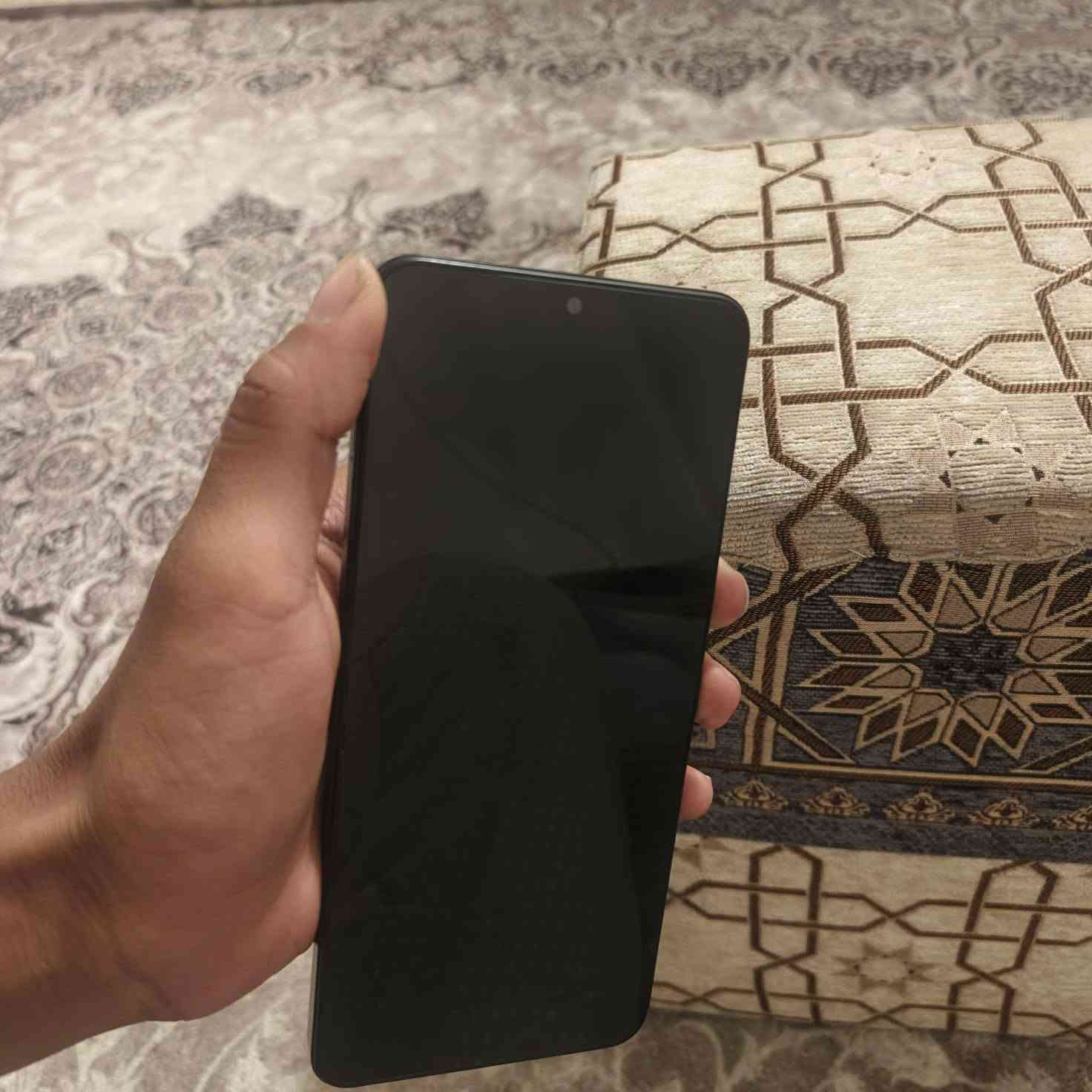 ريدمي A5 نضيف ستخدام قليل ومكفول مابي ولا شخط
الشاشه 120 هيرتز سلس 
كامرات حلوه واضحه
ذاكره 128 
يفيد ستخدام يومي والعاب 
وياه كارتونه السعر 130 قفل مكاني البصره الجزيره -- العشار
***********

