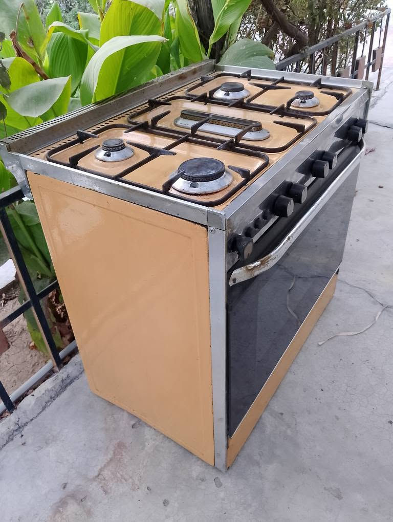 طباخ عشتار شرط الشغل والنظافة عيون كامل والفرن مع منظم وصوندا جاهز، شراي اتصل *********** كركوك, العراق
