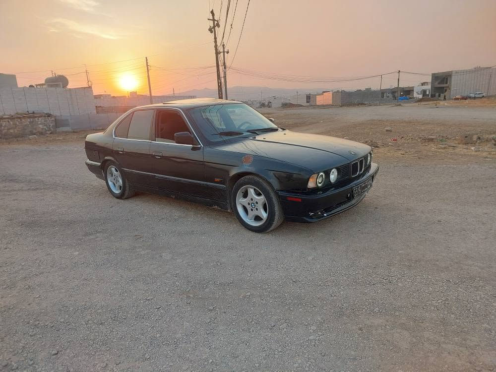 🌹بەناوی خوای گەورەومیهرەبان ‌🌹      
BMW  525
مۆدێل1993                   ***********
 ئاڕمی پلاستیکی هەولێر  ئاڕم و ئەوەلیات و بڕاوەبەشەرت مەکینەکەپسی 525 گێڕتۆماتیک گێڕو مەکینەی بەشەرت تەقەوڕەقەی بەشەرت پێش و دوای چەکوشی پێوەنیە  تازە پێش و دوای داگیراوە   چوارتایەو ویلی تازەی  لەژێره  سڵاید  لایت ئەڵقە  کامل ئەشیای تەبریدی پێوەیە سعری  22گەڵاو کەمێک معامەلە ناونیشان سلێمانی تکایەبەس فرۆشتنە   
تێبینی  سەیارە بەس موسە        ژ  . م  ***********            *********** السليمانية, العراق
