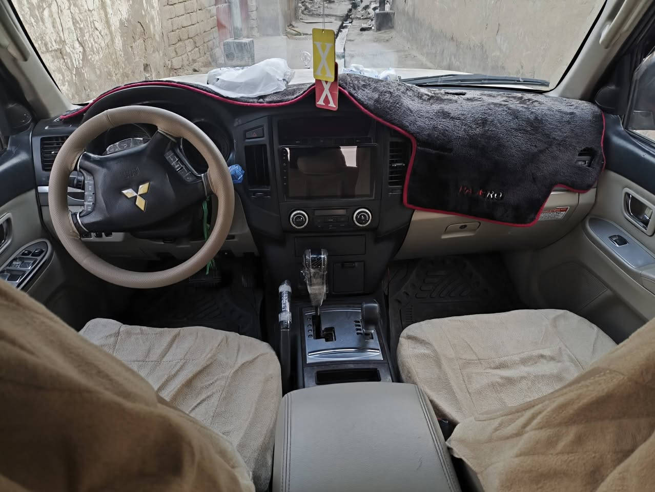 السلام عليكم باجيرو  ميسبوشي 2010 
سنويه بأسمي 2029 رقم انكليزي غرفه نضيفه وصدر نضيف  محرك  نضيف 
كير نضيف  تبريد كدام والوره يشتغل 
نقص مابيه كله شغاله كامره خلفيه فقط 
عطل شاشه
مكانات صبغ قليله لغرض جماليه السياره تخم تاير جديد
محدثه2020 مداور ثاني يوم عنوان الديوانيه قضاءسومر
 والسعر 125 وبيه مجال قليل الرقم لاتصال   ***********
