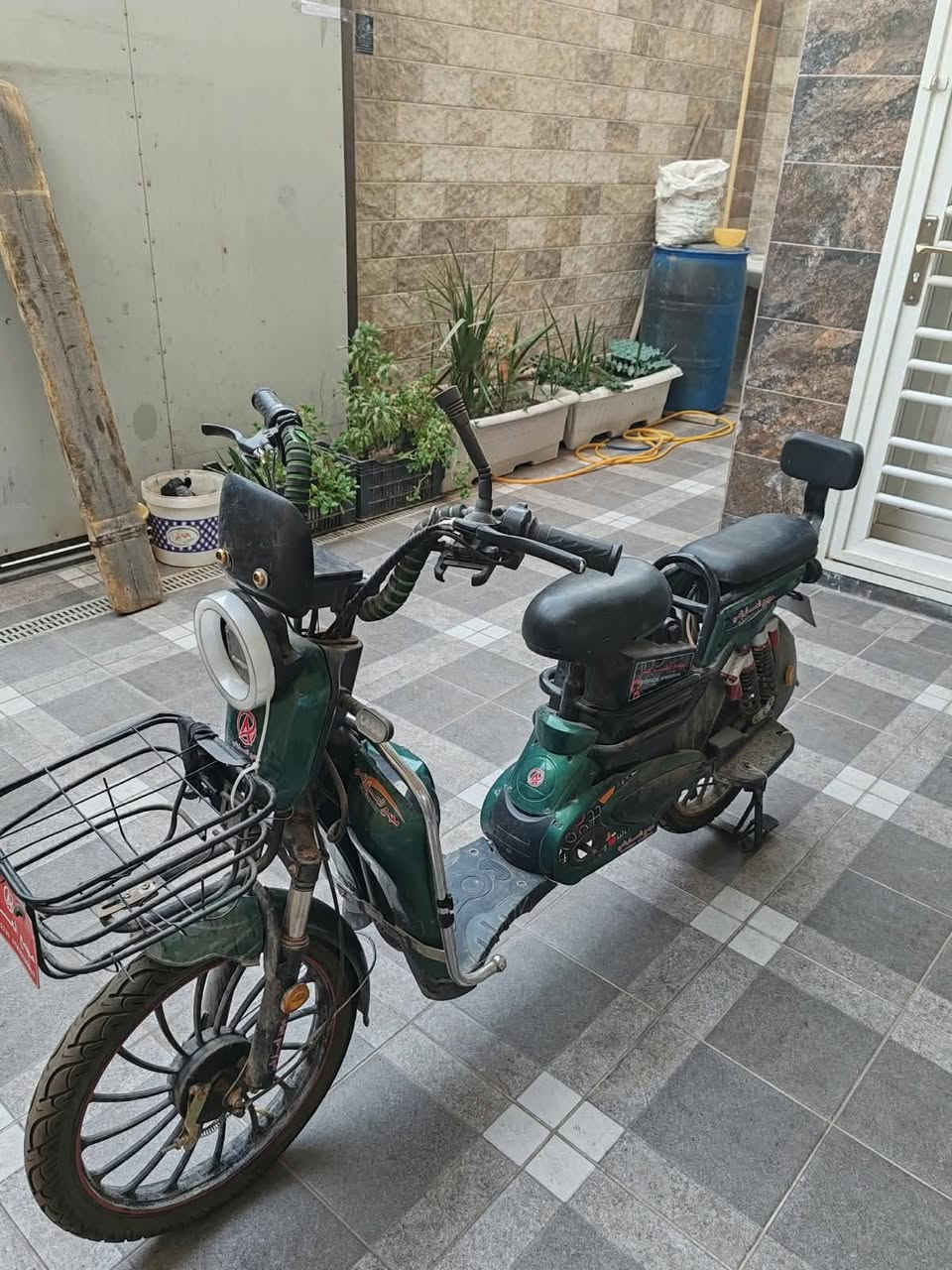 دراجة شحن
كهربائيات شغاله

خمس بطاريات

الدراجة انظف من الصورة

لمكان نجف

السعر ٣٠٠ وبيه مجال🔥

الاستفسار ***********
