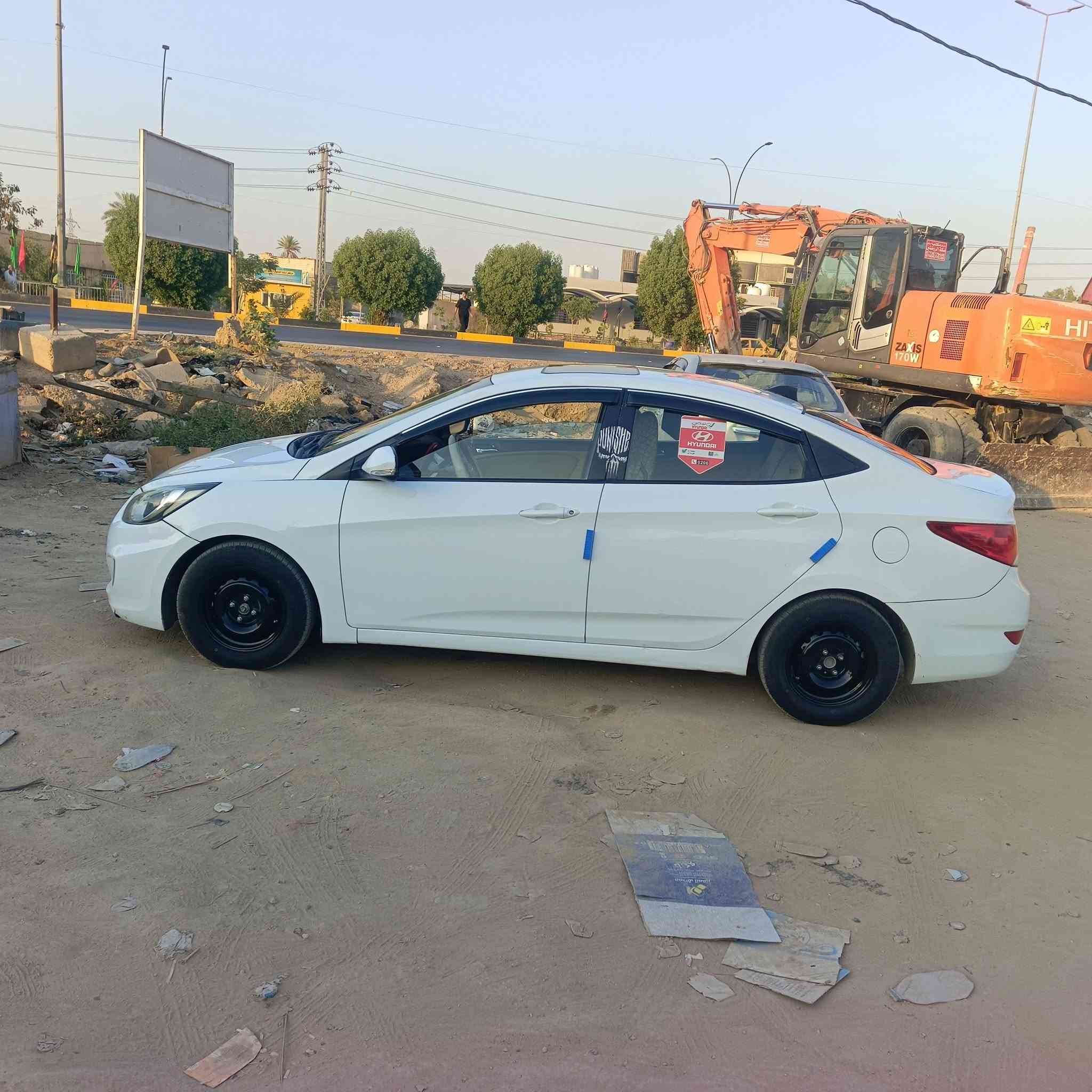 هونداي اكسنت موديل 14 خليجي مكينه الف وستميه دبل قطره جديده گير خير من الله تبريد ثلج  السياره نظيفه وحلوه بيه چاملغ وشويه من البنيد وبيه الجاملغ الوره بدون دواخل السعر 95 وبيه مجال  استفسار اكثر اتصل ***********
