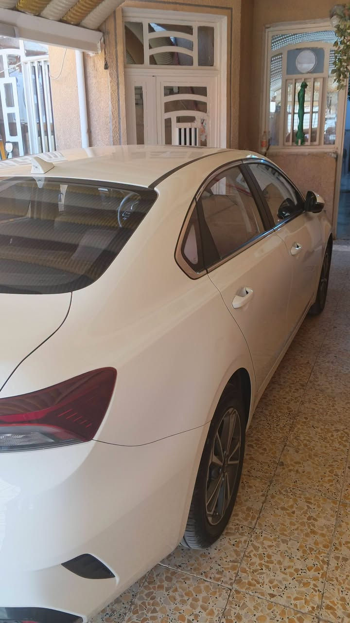 السلام عليكم
كيا K3
رقم بغداد 
موديل 2024
الون  ابيض
ماشية 28
فول مواصفات 
محرك 1500 دبل نوزل 8 بخاخات دوش 
مكفول من التبديل والصبغ بارد قليل بجاملغ
بصمه تشغيل + بصمه ابواب دخول ذكي+ جنطه بصمه
حساسات اماميه خلفيه 
كشنات جلد 
وضعيات قياده 
لايت زينون
اشاير بالمري 
سلايت فتحة سقف
بك لايت لد
باقي مواصفات الفول معروفه
مكان السياره بغداد. 138السعر بيهة مجال 
الرقم ***********
