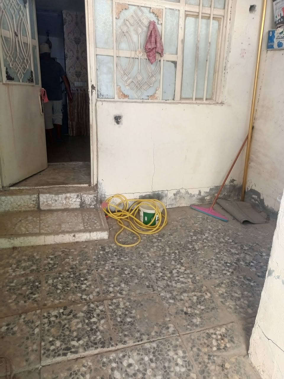 اسلام عليكم بيت تجاوز قرب منطقة ابو درع بيت كامل مابي كل نقص بس الأرضية تعبانة البيت صب مسلح شارع سكلة فرج الستفسار ***********
