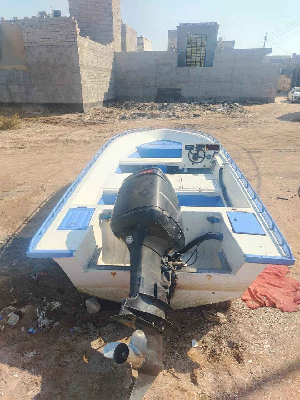 زورق يوسفي تصنيع مو اصلي 
مكينه مركري ٢٥٠ مكينه نضيفه 
مفتوحه مبدل بستم واحد حض بخت 
بي اناره داخليه و مسجل و سترين 
وكيج بانزين و كيج سرعه وخزانات ٣ بي 
السعر ٥٥ورقه وبي مجال للشراي 
رقمي ***********
