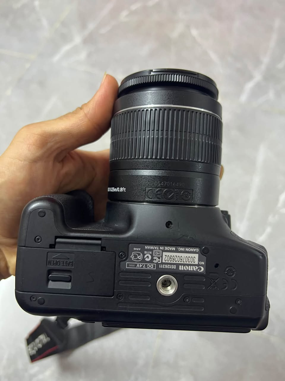 السلام عليكم كاميرا كانون D600 كامرة نظافتها 100٪؜ وضع شركة اغراضها كامله توصيل مجاني ***********
