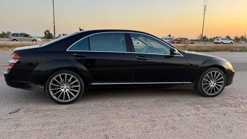 سلام عليكم للبيع فقط بدون مراوس
مرسيدس اس 550 
موديل  2008
محركها 8سلندر تنفس طبيعي 
رقم بغداد (مميز)
فول مواصفات 
جگات ترفع السيارة
حساسات امامي خلفي
بردات امامي خلفي كهرباء
كراسي امامي خلفي كهرباء  
خزن ثلاث وضعيات
تدفئة وتبريد ومساج
حدادية 100‎%‎
تبريد جديد 
فتحه
تخم تاير 
وجميع مواصفات الاس المعروفة التي يطول ذكرها
كير ومكينة وتبريد كله كفالة عام
السيارة مكفولة من اي ضربة السياره جديده واحلى من الصور
مكان السيارة بغداد

للاستفسار ***********
