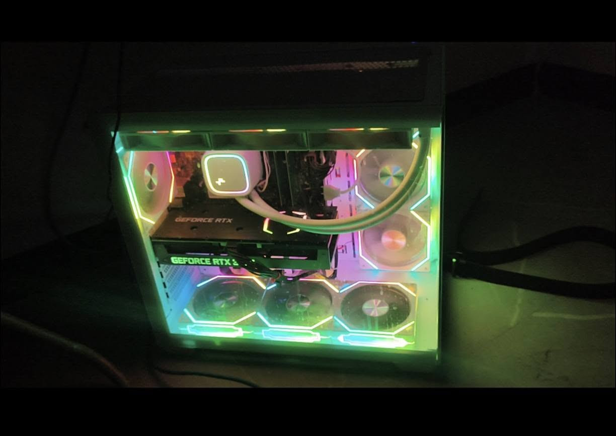 Pc  للبيع
الكيس 

Lenovo Legion T5

AMD Ryzen 7 5800 (8C /16T)

NVIDIA GeForce RTX 3070 8GB

* RAM 16GB

SSD NVMe 1TB

مبرد مائي

الجهاز نظيف جدا وما بيه أي مشاكل، جاهز للفحص والتجربة.

الشاشه 
Acer 4k 144HZ

يجي ويا ماوس كيبورد سماعه 

السعر مليون و 600 وبيه مجال للشراي

للستفسار ***********
