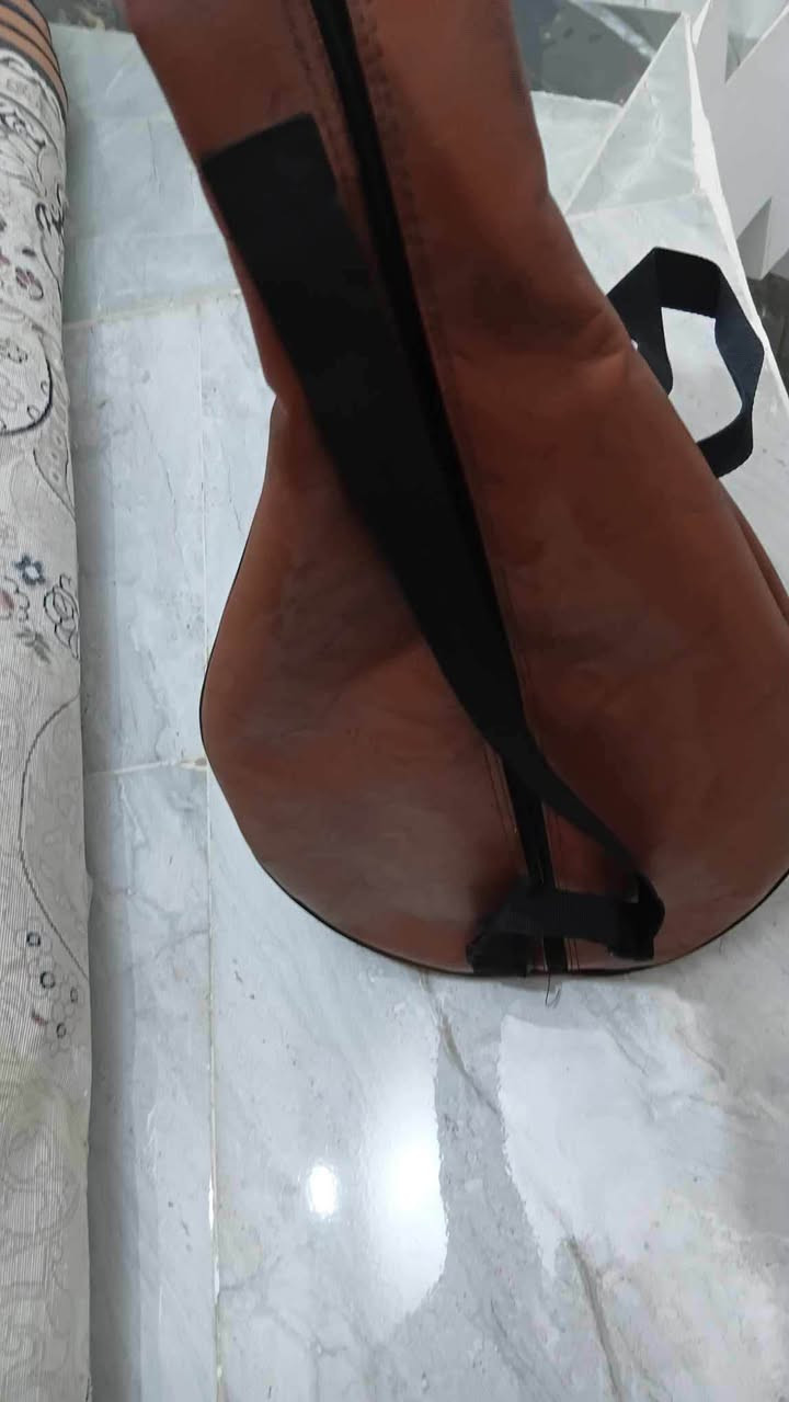 سلام عليكم عود زرياب فول جديد  البيع حقيبه معا ريش عدد2اوتار حتياط   يخبل جديد السعر تواصل فيس و رقم ***********
