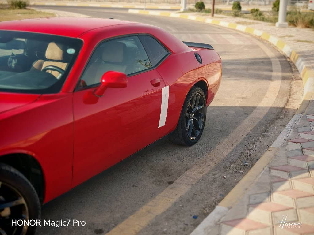 جالنجر 2023 sxt 
رقم اربيل 
ماشية 50 الف 
فيها بونيد و جملغ صبغ بدون دواخل شرط 
السيارة جاهزة من كلشي اي نقص مابي 
السيارة بارد او pdr مابي شخوط مابي نضيفة الى درجة 
السعر 168
مكانها كركوك 
رقم شاسي موجود في الصور رسالة لا اتدز اتصل في واتساب
*********** كركوك, العراق

نص مكتوب في الصور:
- HONOR Magic7 Pro