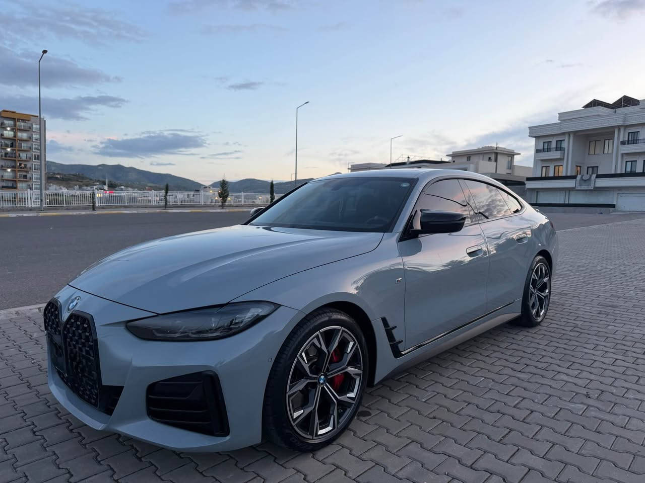 Bmw 4 series 430i 
سياره خليجيه وكالة العروش 

لون سمنتي 
داخل احمر 
وياله ١٩ alloy 
السياره shadow line package 
(كلوبات معتمه عطر اسود)
داتا شوو HUD
٤ ابواب بصمه 
تشغيل عن بعد
صندوق كهريائي - تنفتح عن طريقه الرجل 
٤ مودات قياده
 ECO -COMFORT - SPORT -SPORT PLUS

السياره جديده مبي اي ملاحضه 
السياره رقم دهوك 
سعر السياره (43,000$)بي مجال بسيط 

للاستفسار***********
رجأ المو مشتري ليخابر دهوك, العراق
