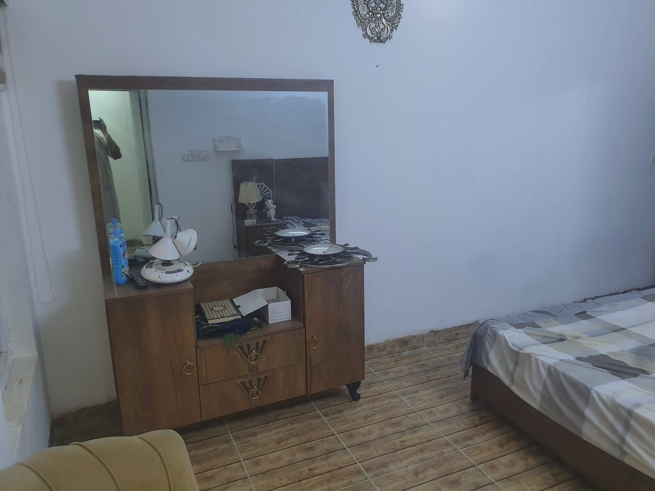 غرفه نوم • نضيفه • بيع مستعجل
